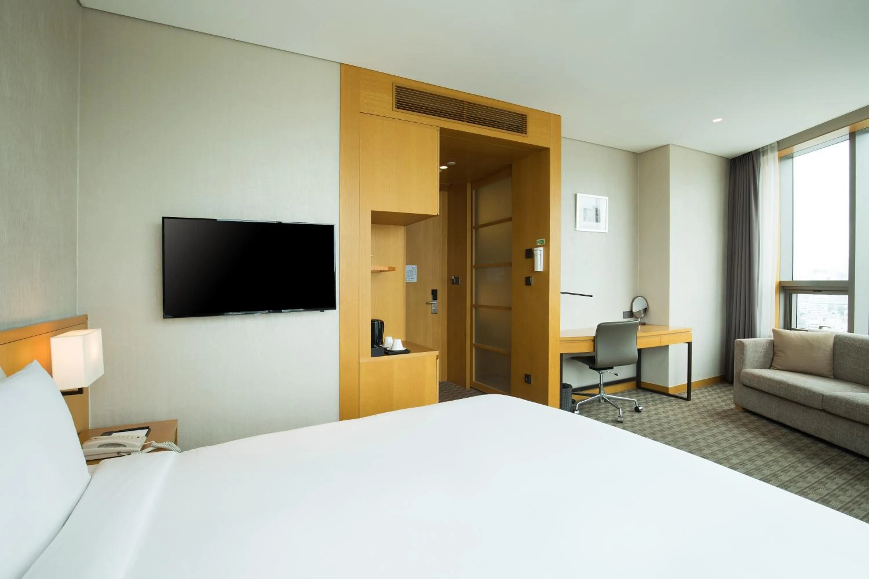 Decorative detail, Bed in Sotetsu Hotels The Splaisir Seoul Dongdaemun