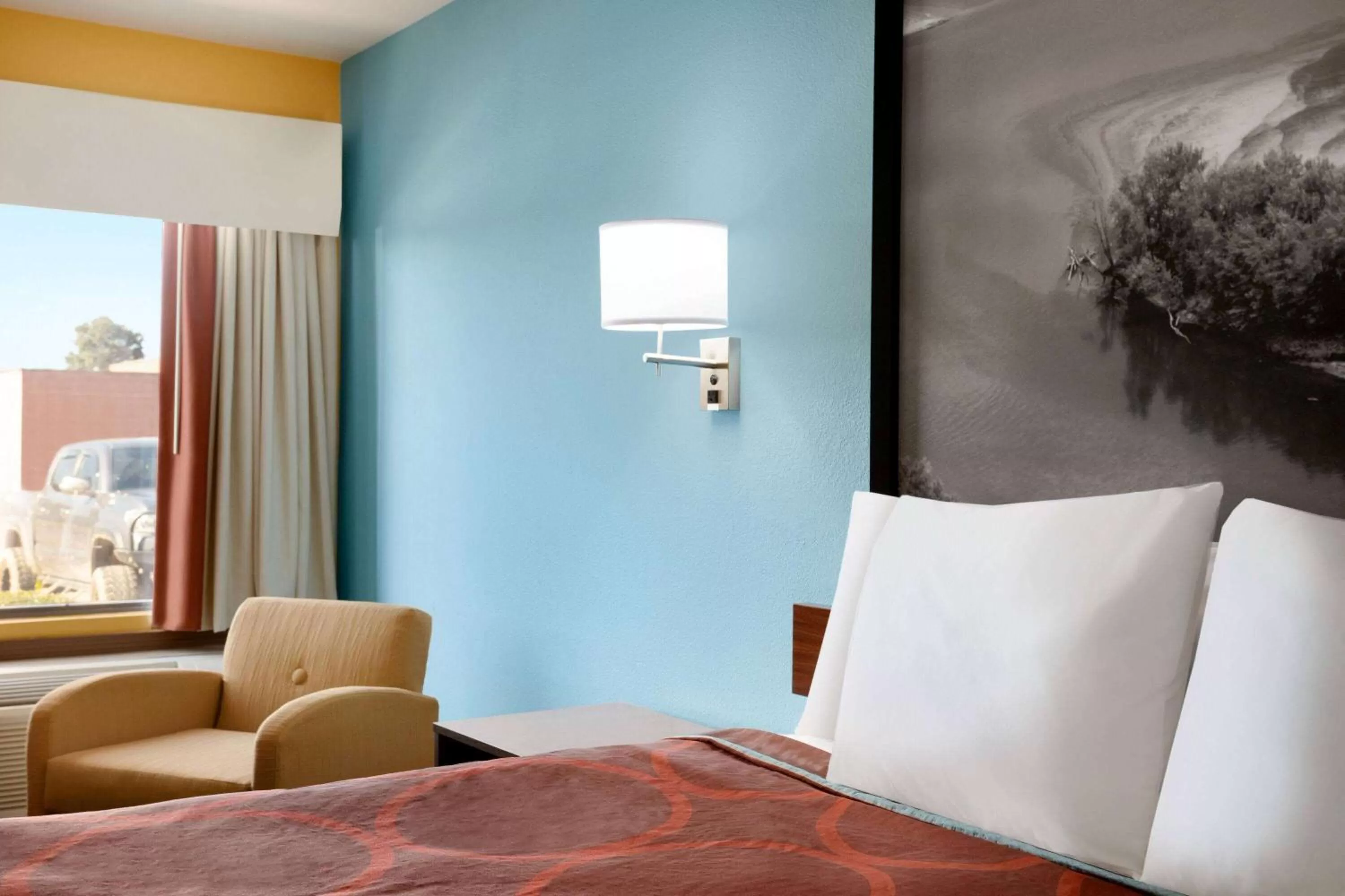 Photo of the whole room in Super 8 by Wyndham Olive Branch