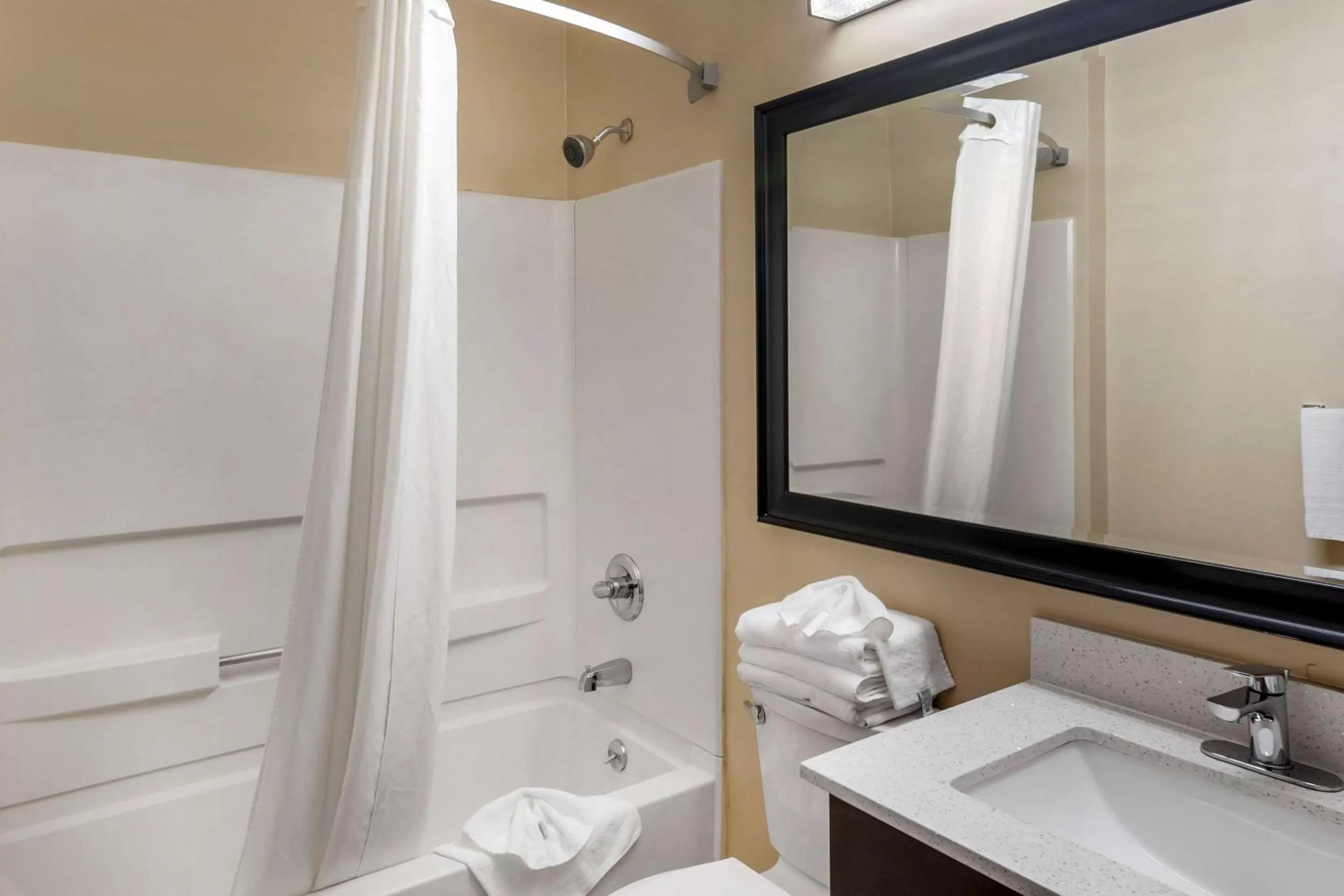 Bathroom in Quality Inn Overland Park Kansas City