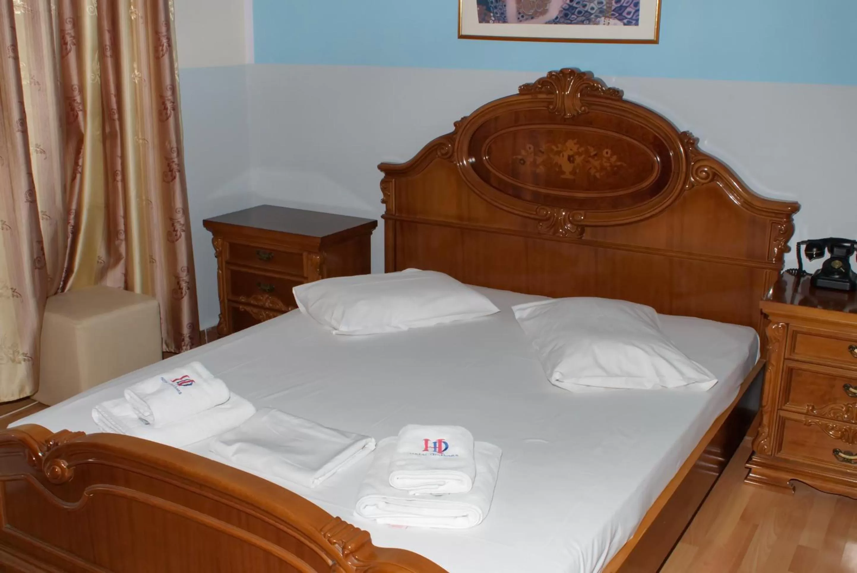 Bed in Diethnes Hotel