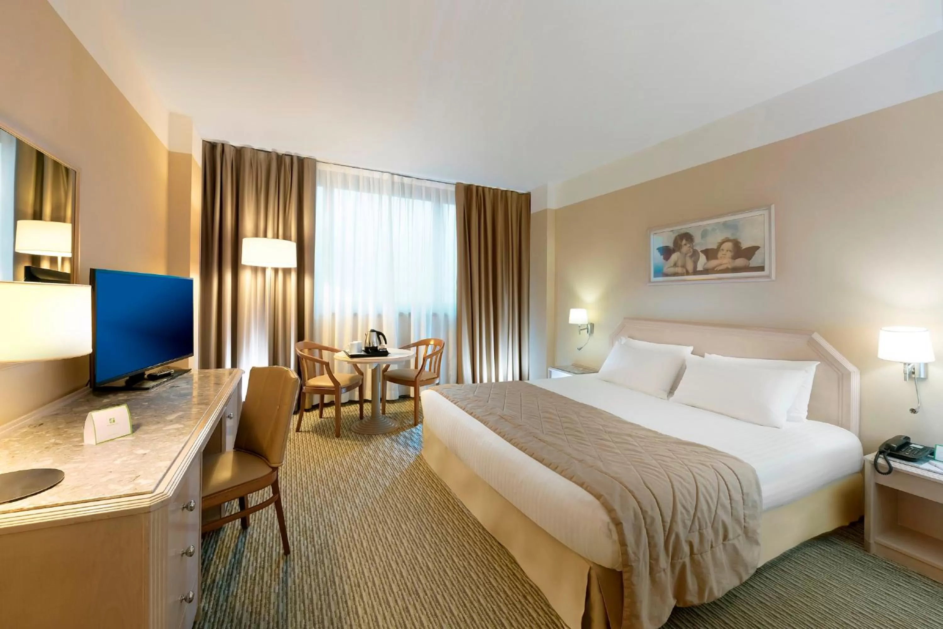 Photo of the whole room, Bed in Holiday Inn Naples by IHG