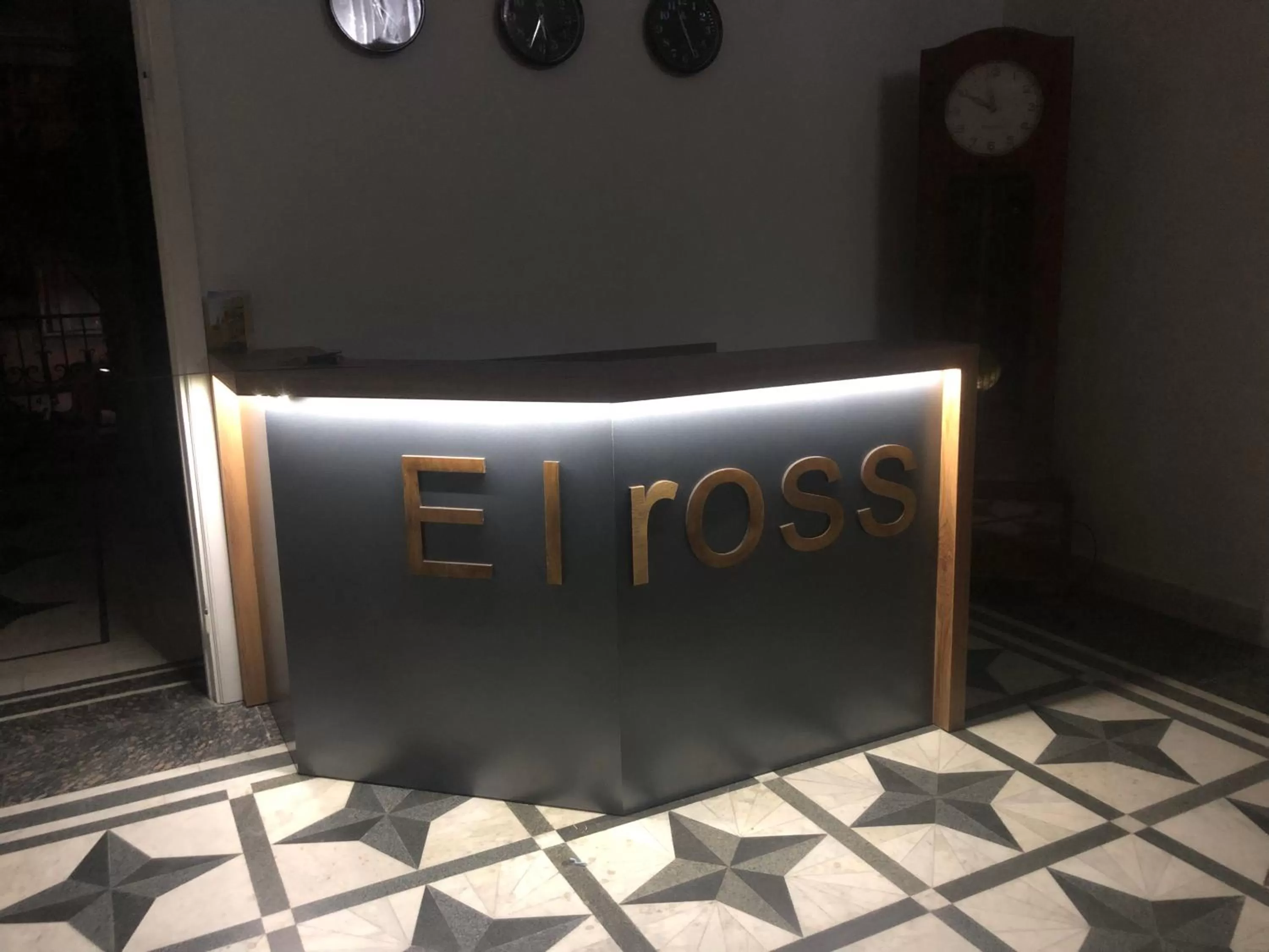 Property Logo/Sign in Elross Hotel