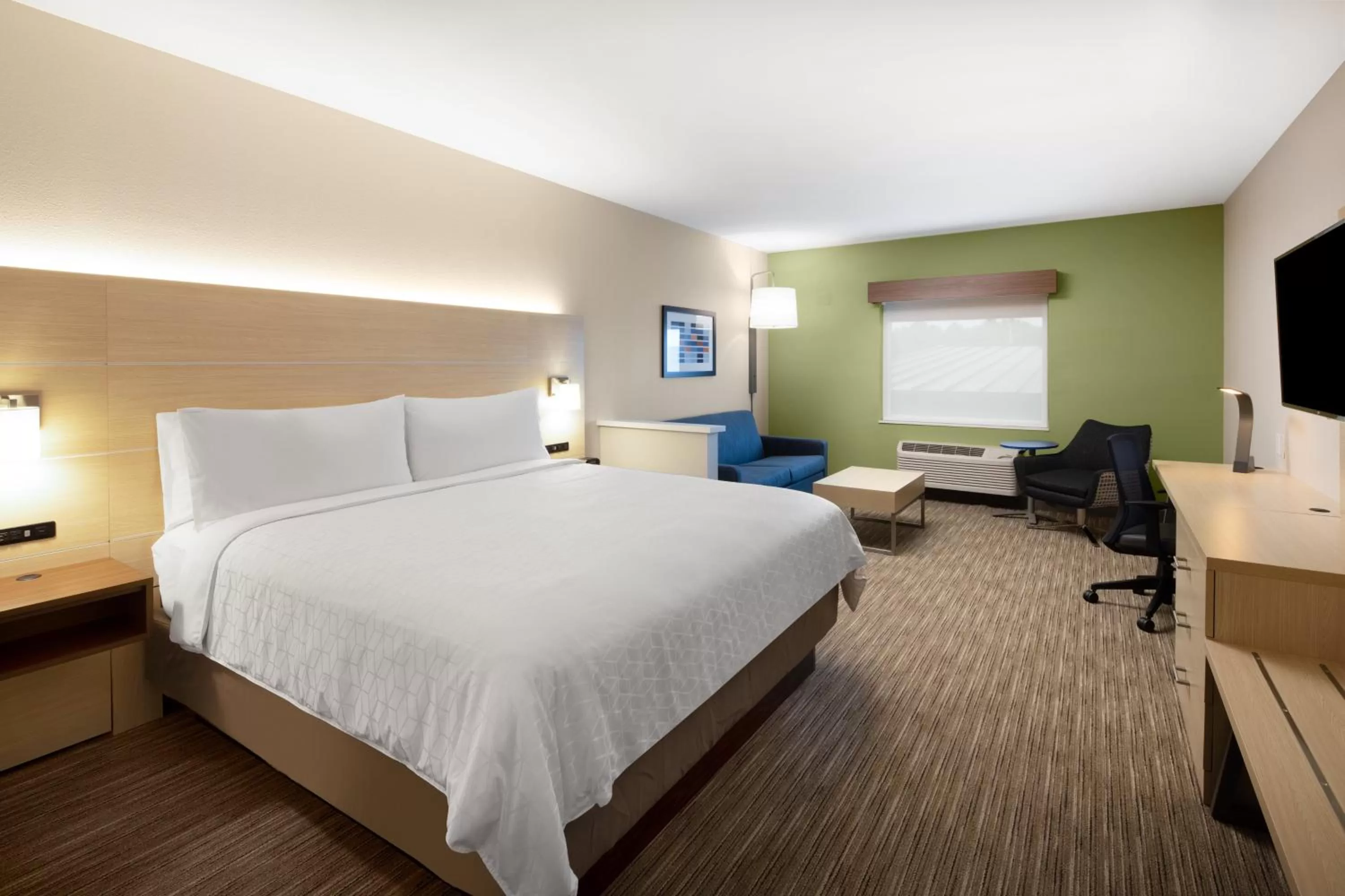 Photo of the whole room, Bed in Holiday Inn Express & Suites Ft Myers Beach-Sanibel Gateway by IHG