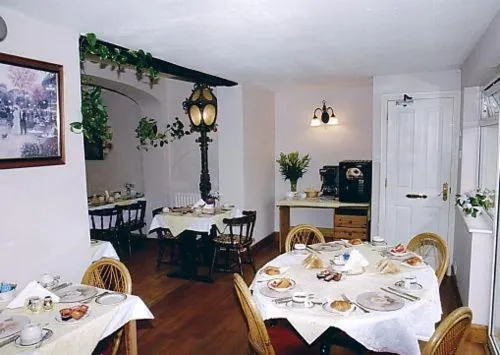 Restaurant/places to eat in Nonsuch Park Hotel