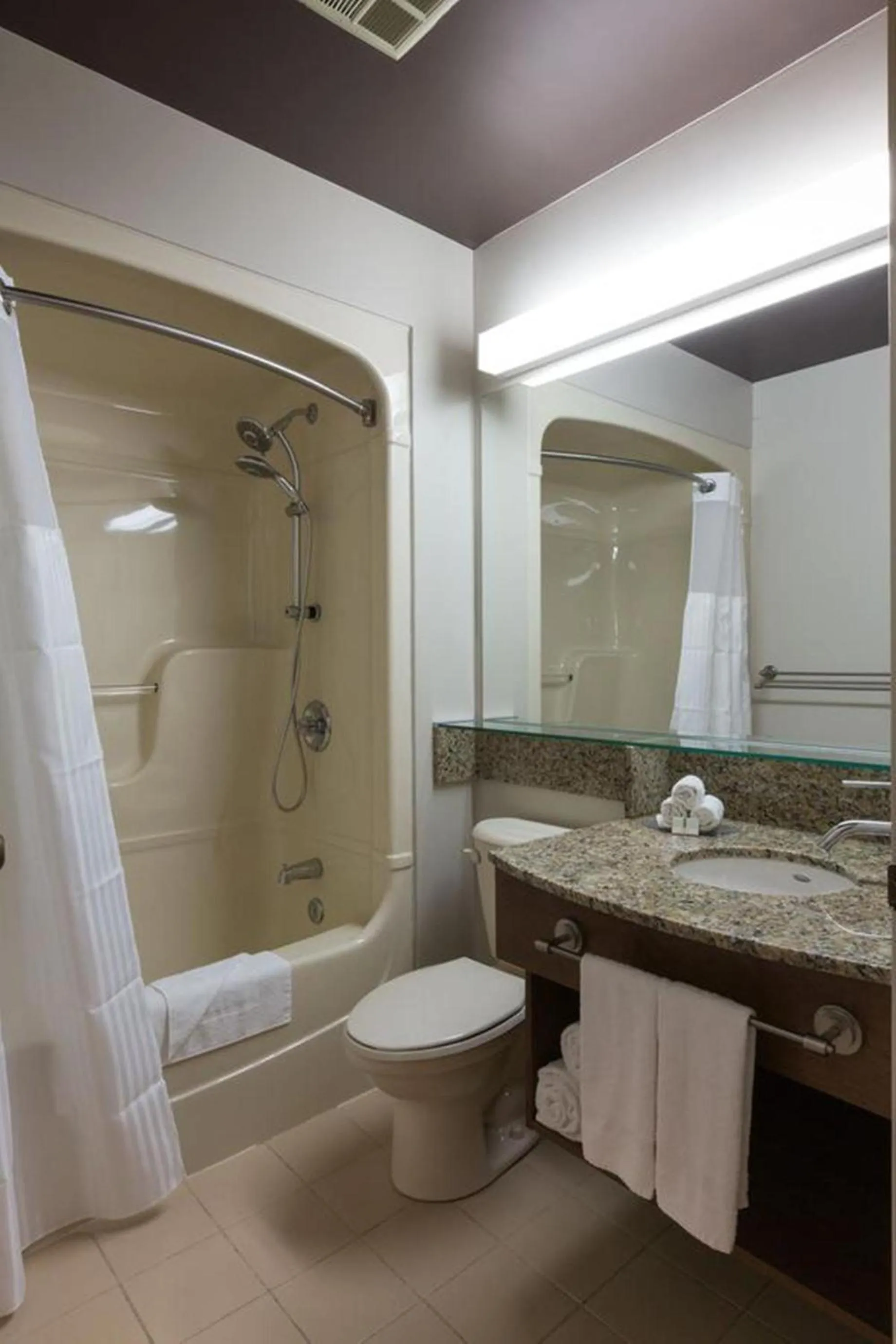 Bathroom in N Hôtel Québec