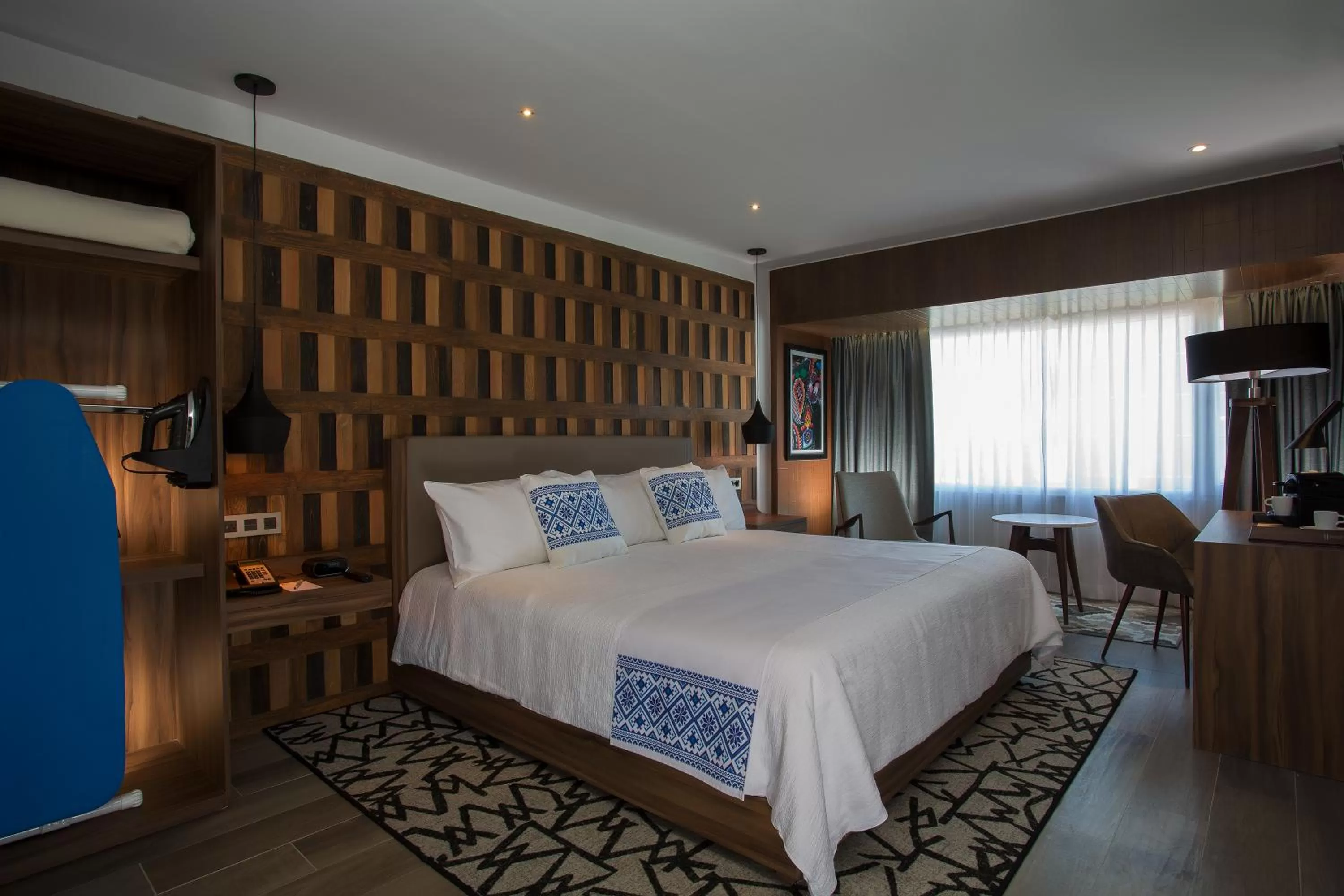 Photo of the whole room, Bed in Hotel Indigo Guadalajara Expo by IHG