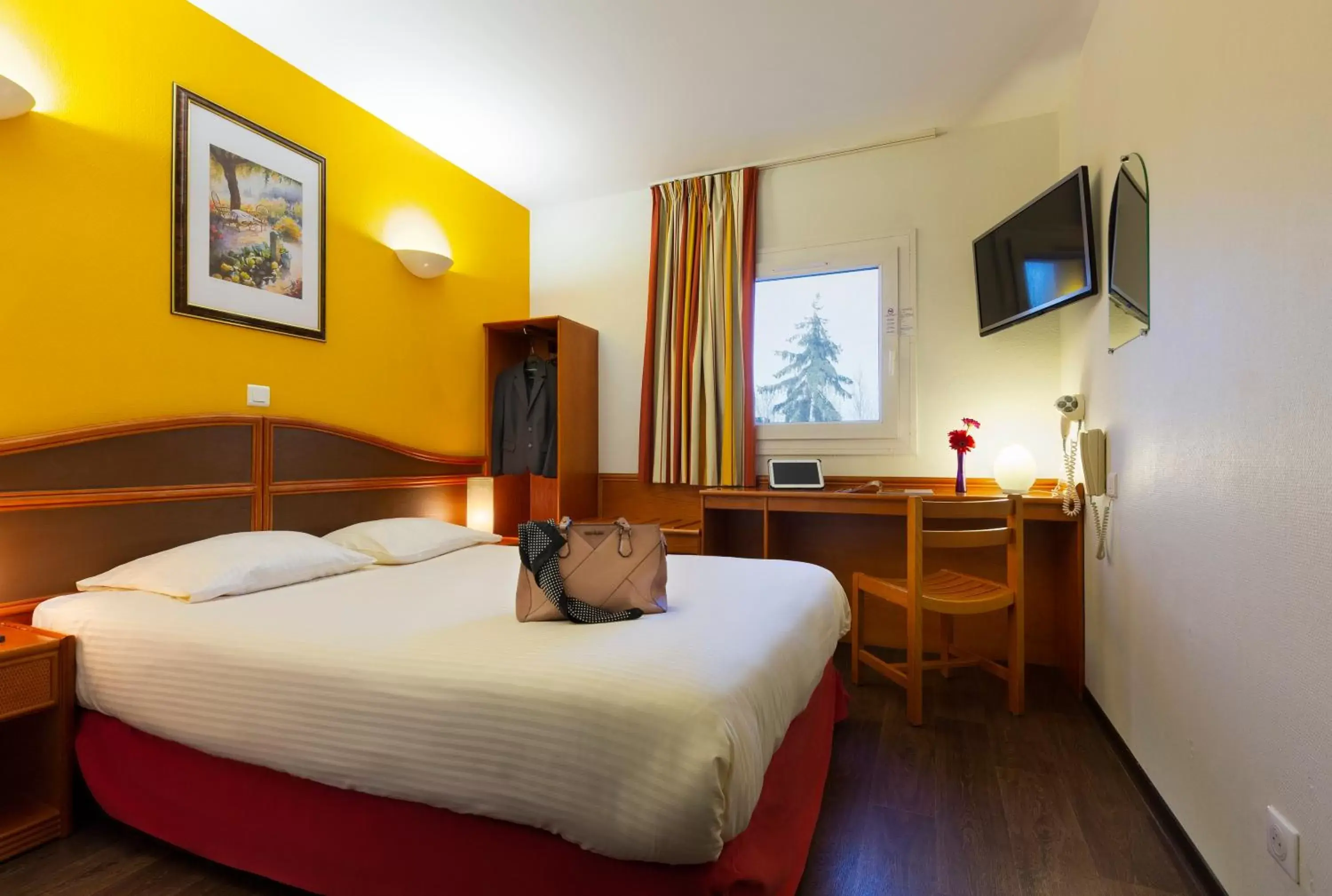 Double Room in B&B HOTEL Mulhouse Sausheim Double Room in B&B HOTEL Mulhouse Sausheim