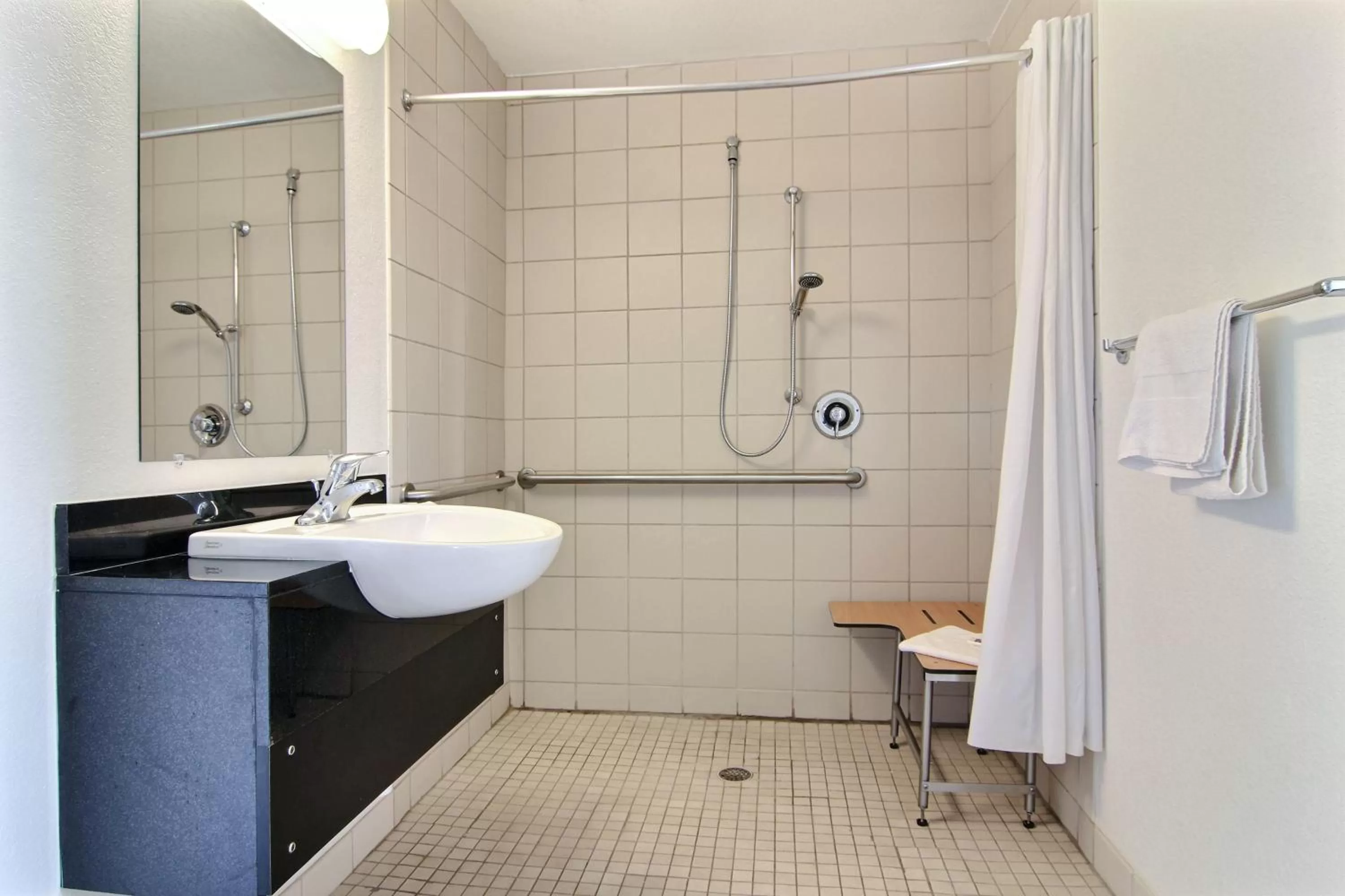 Bathroom in Motel 6-Farmington, NM