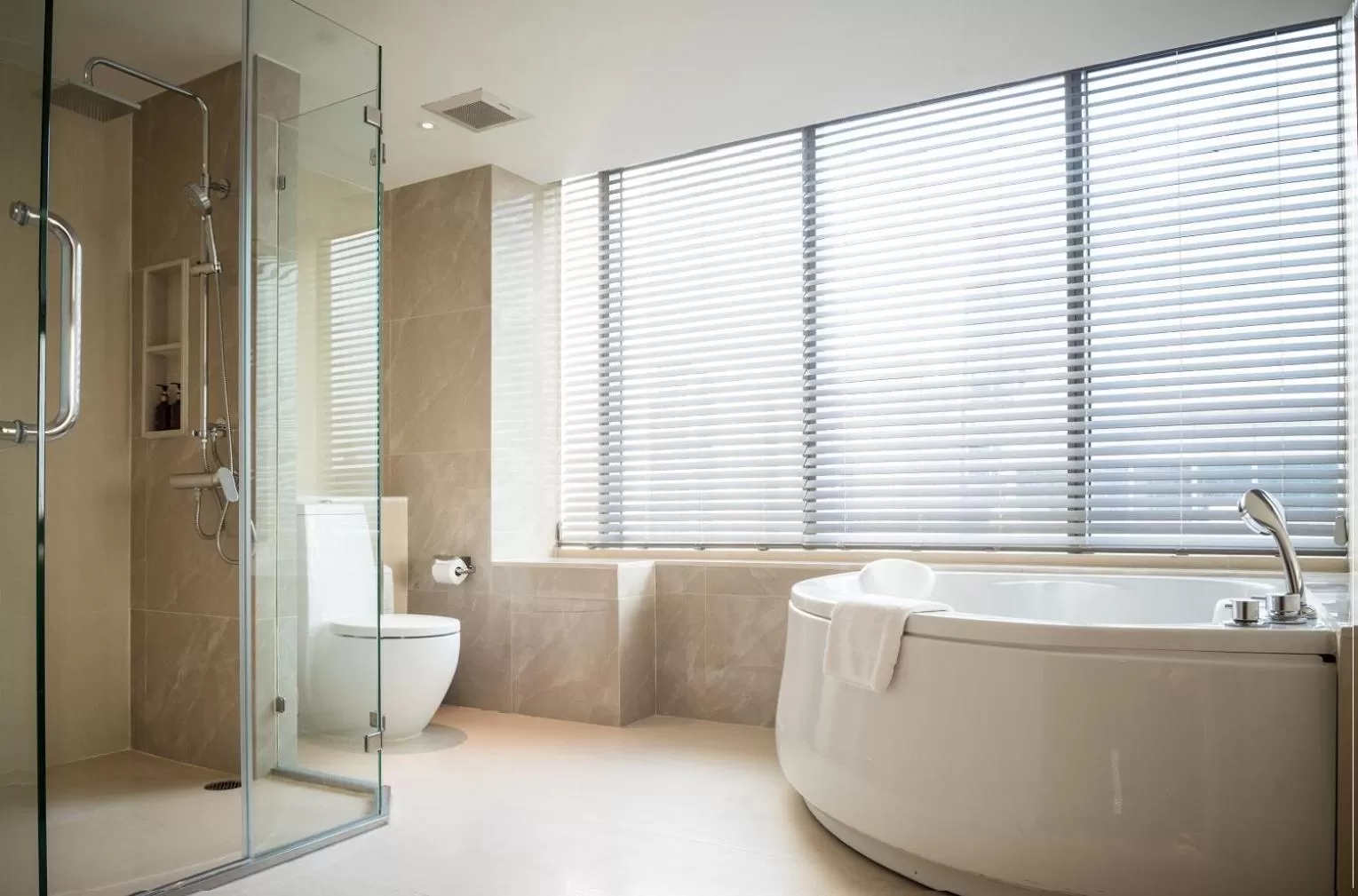 Bathroom in Sivatel Bangkok Hotel