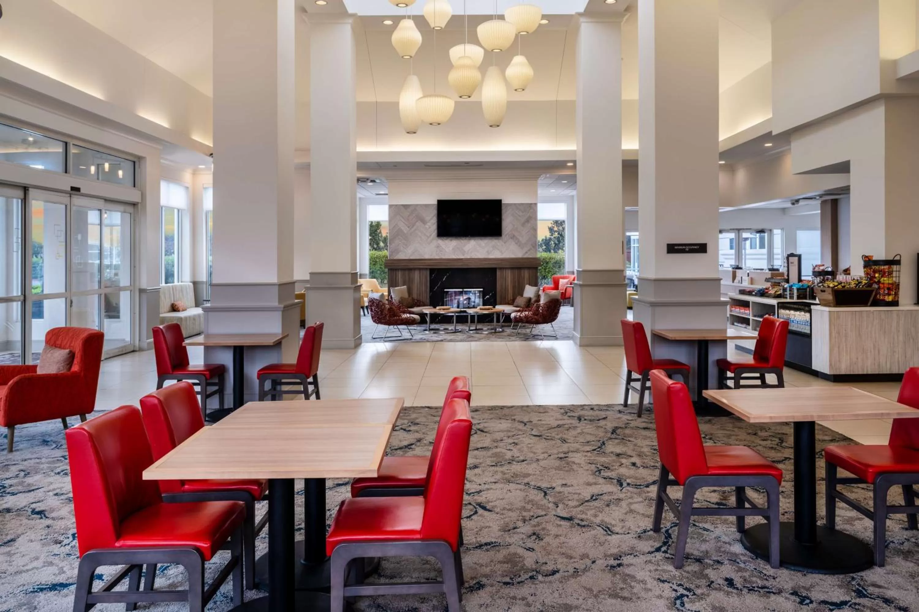 Lobby or reception in Hilton Garden Inn Bakersfield