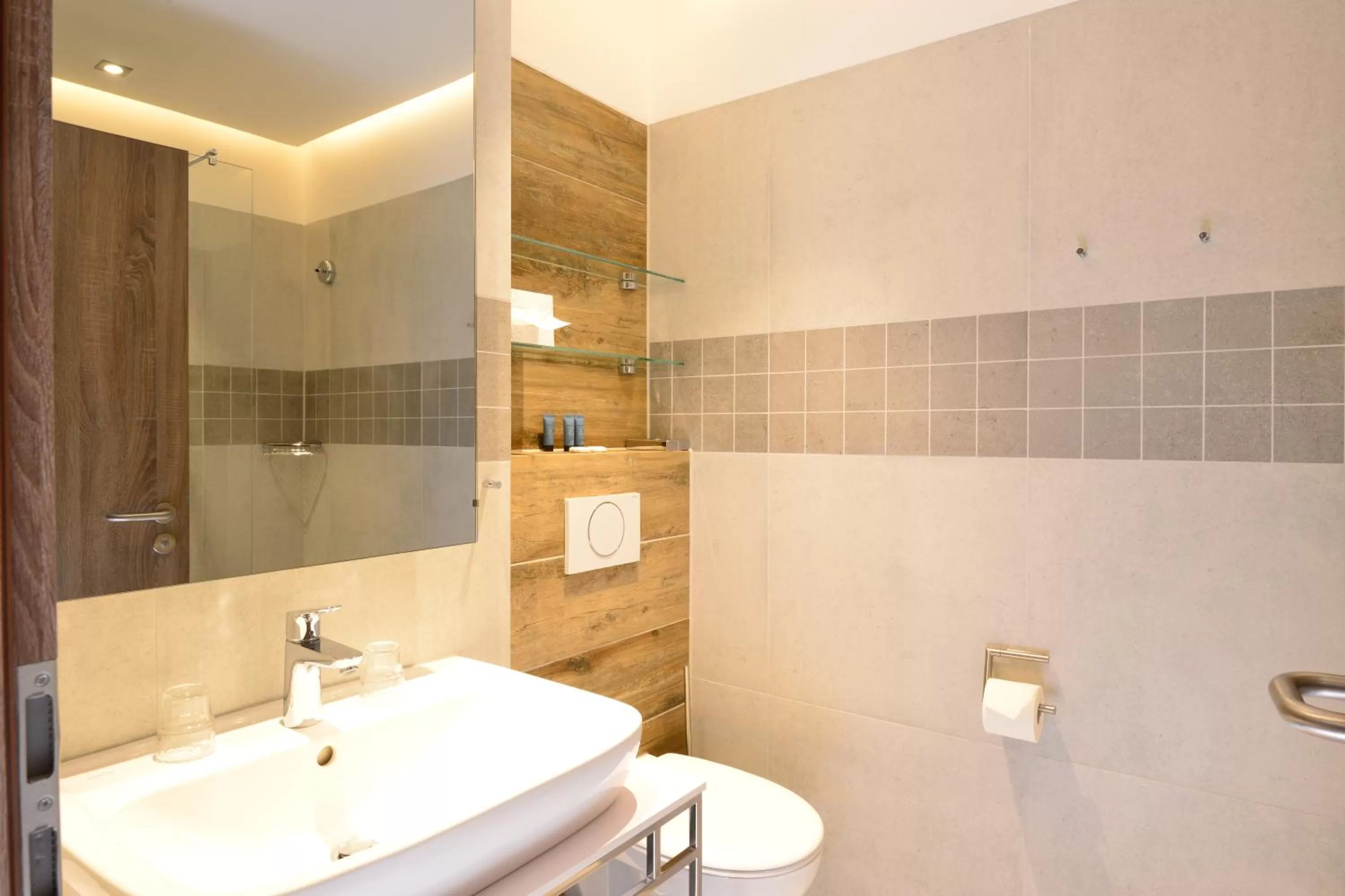 Toilet in Parkhotel Residenz