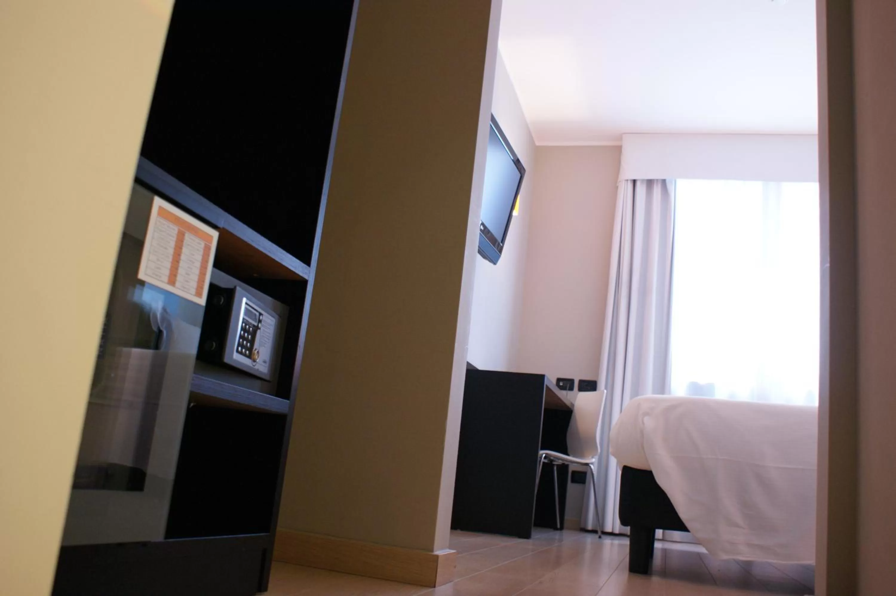 TV and multimedia, Bed in Hotel Aniene