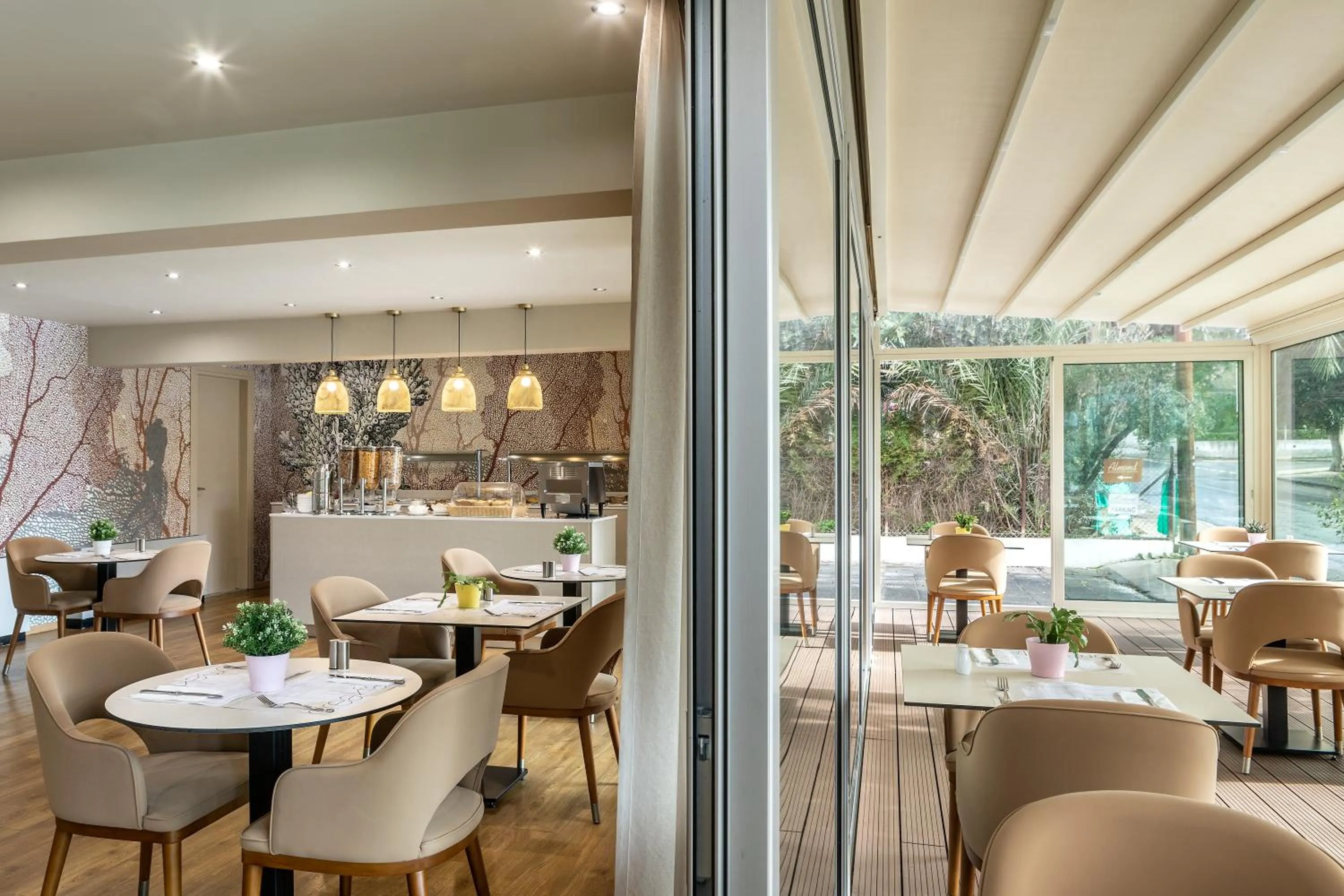 Breakfast in Almond Business Hotel