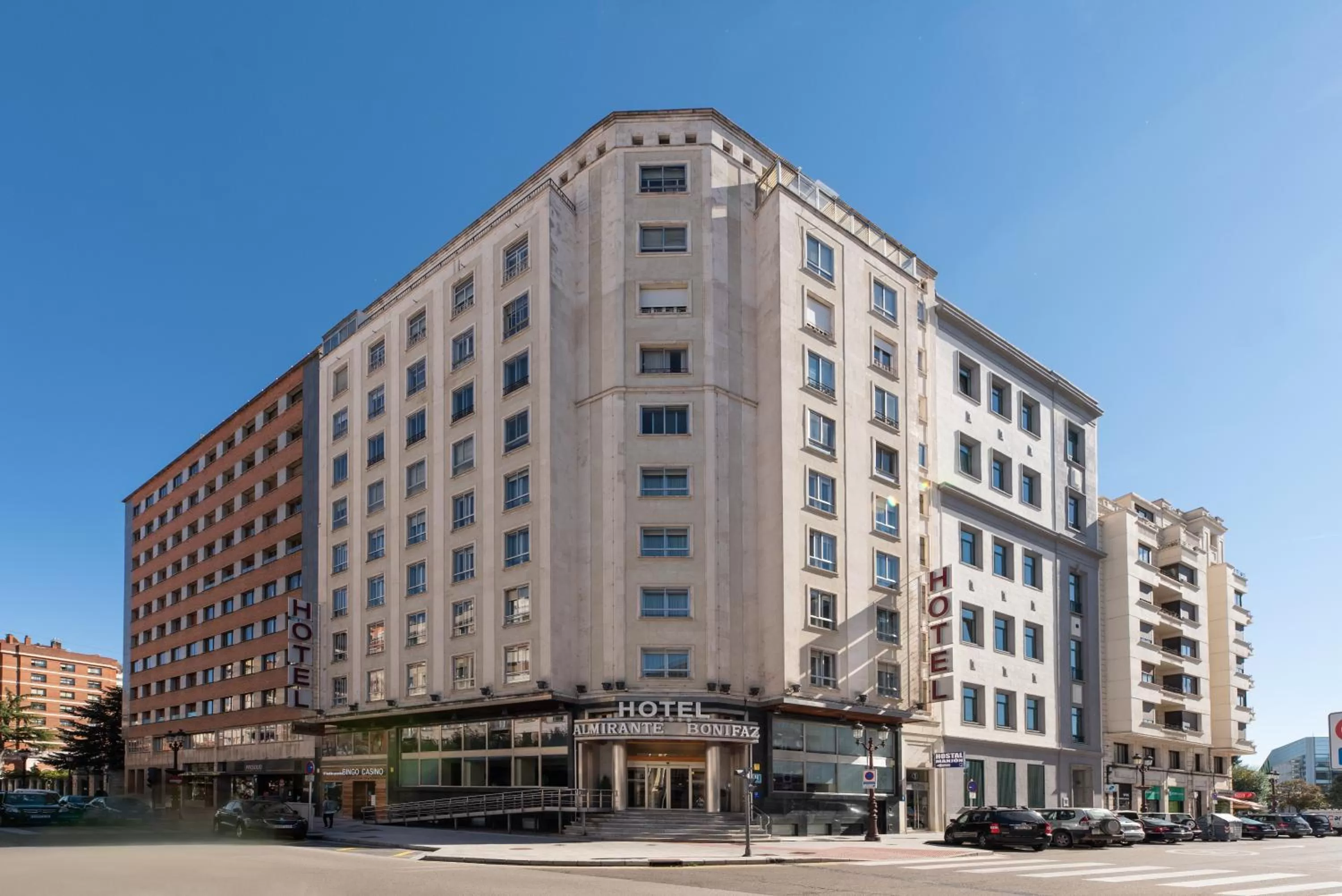 Property building in Crisol Almirante Bonifaz