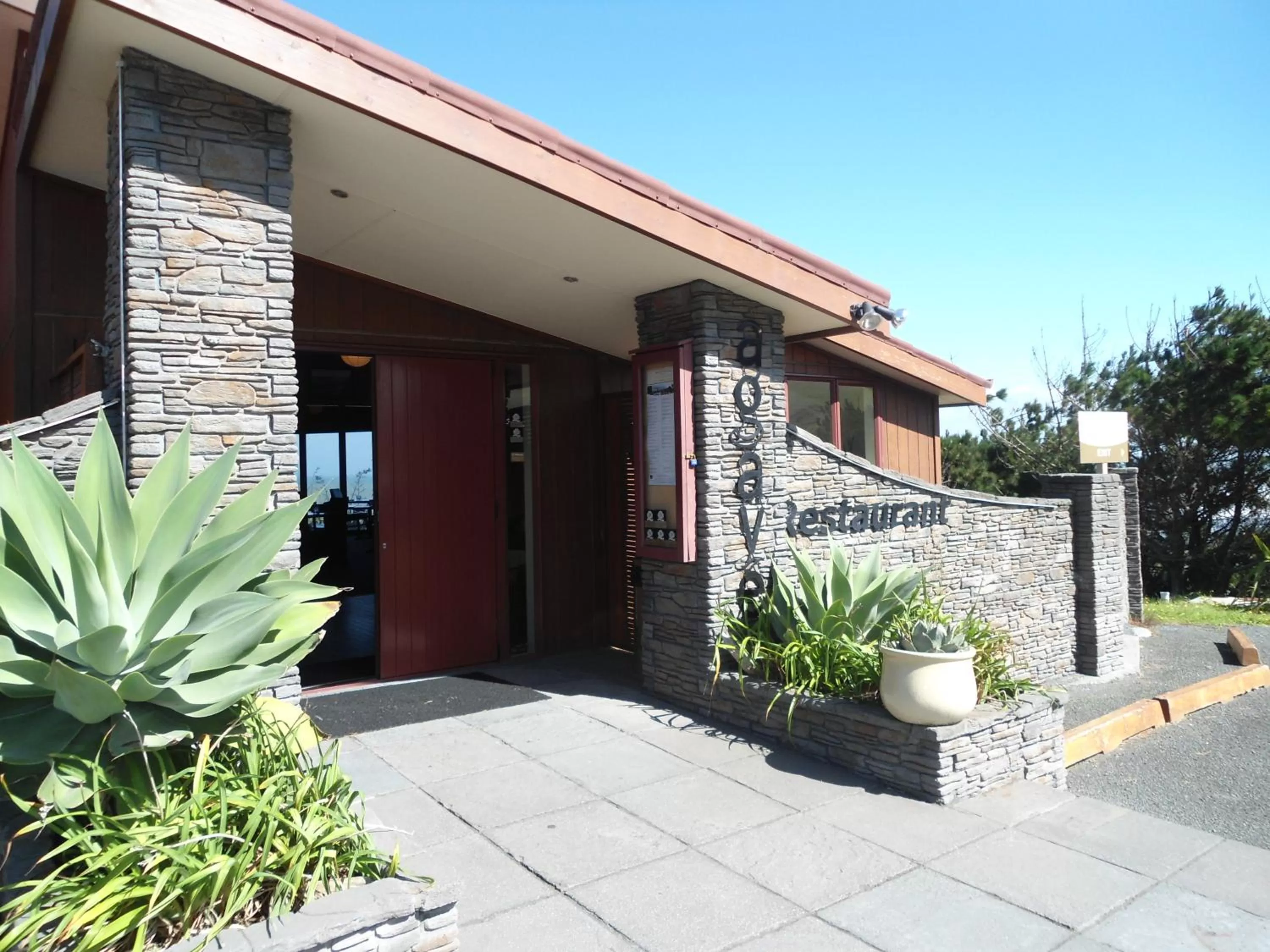 Restaurant/places to eat in Castaways Resort