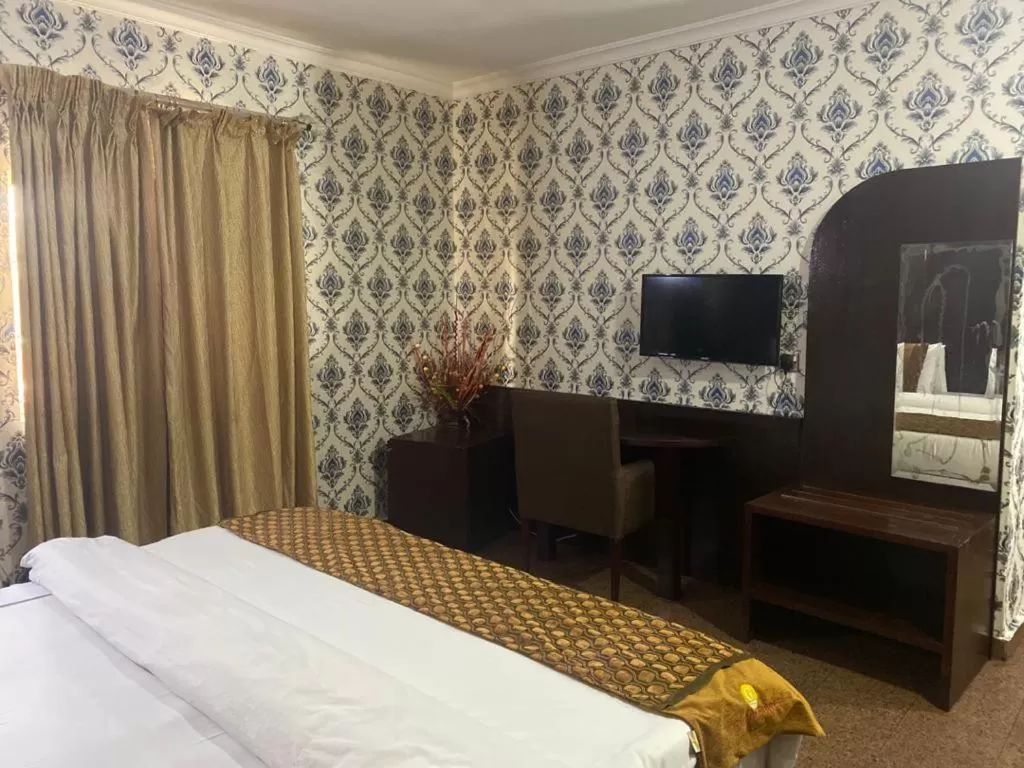 TV and multimedia, Bed in Galpin Suites