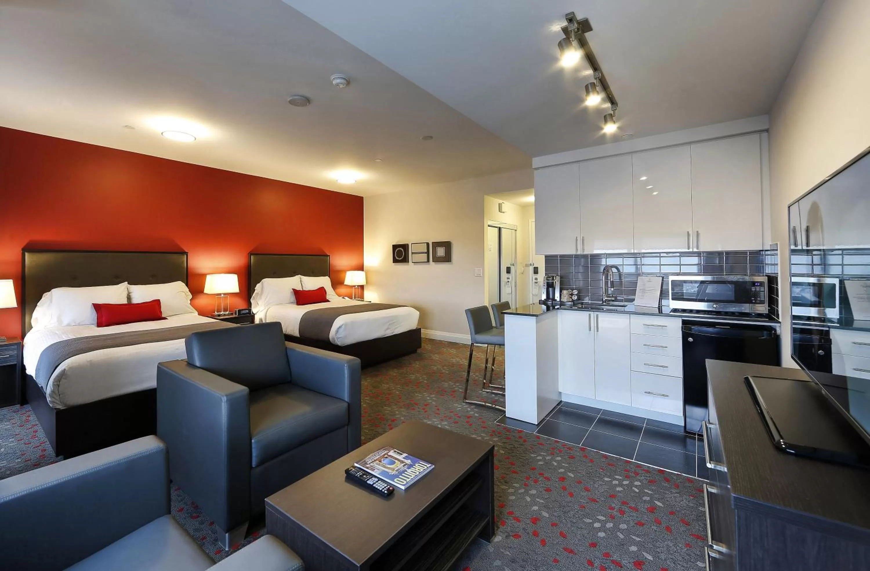 Kitchen or kitchenette, Bed in Liberty Suites