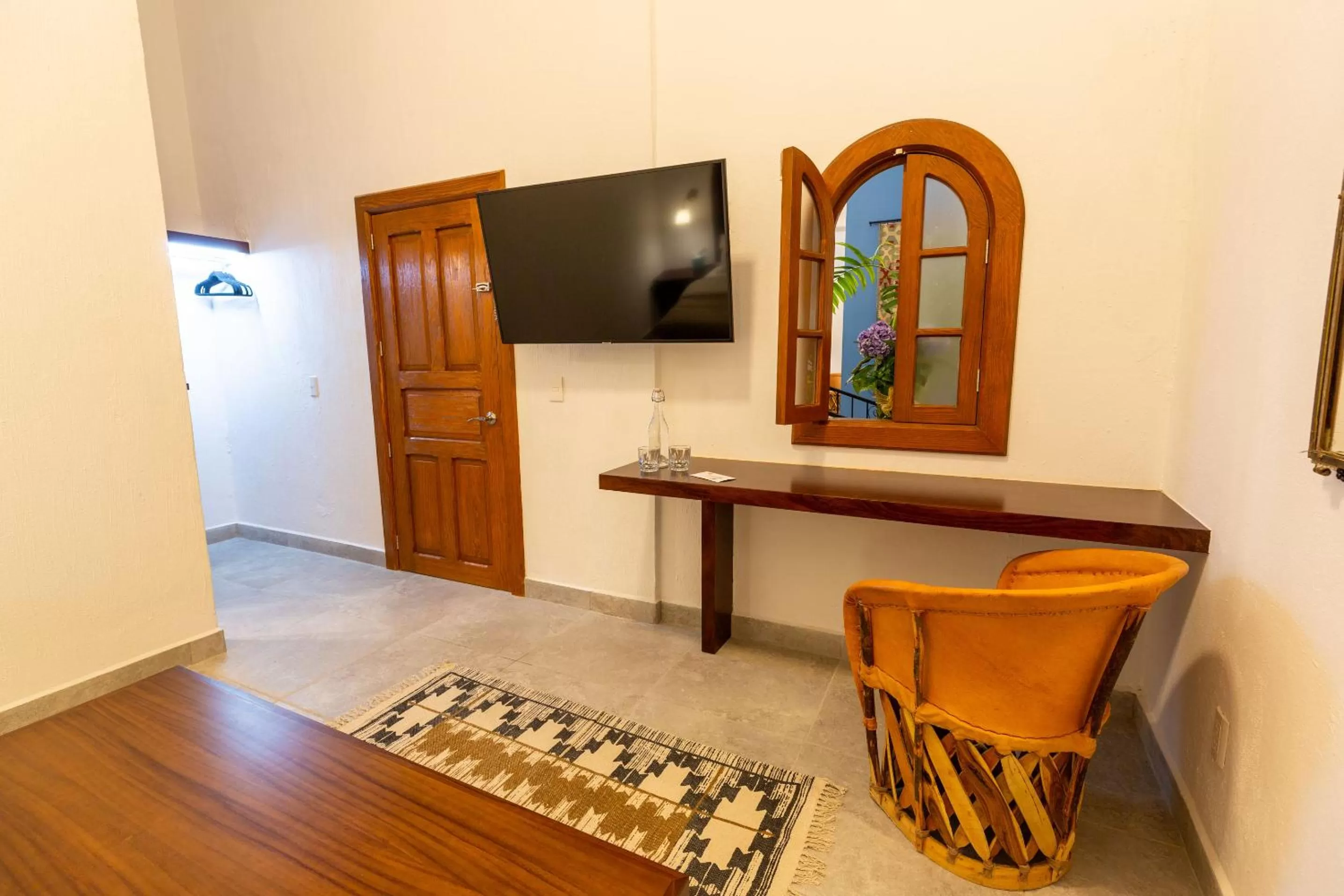 TV and multimedia in Plaza Chapala Hotel