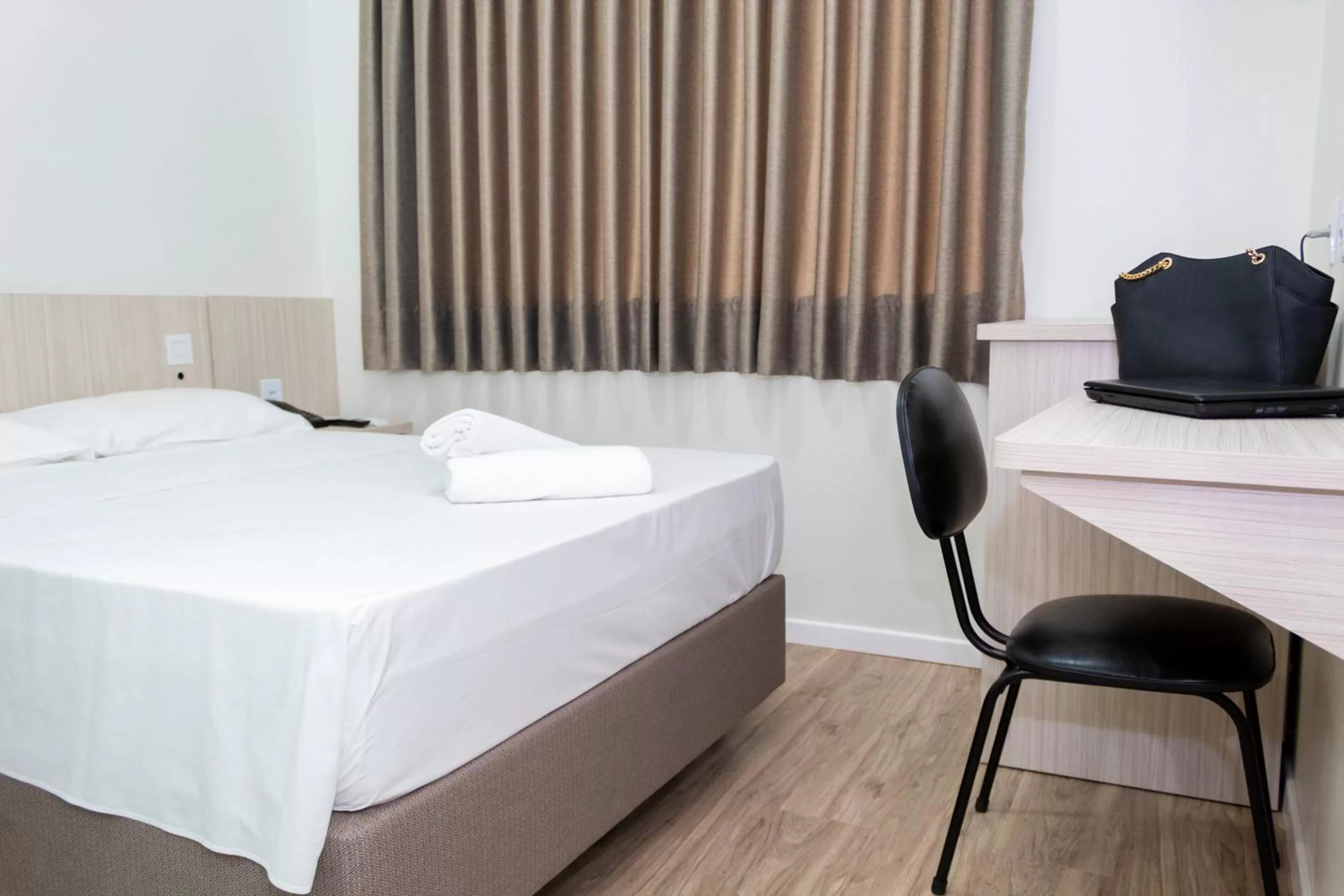 Photo of the whole room, Bed in Hotel Vitoria - Itajaí