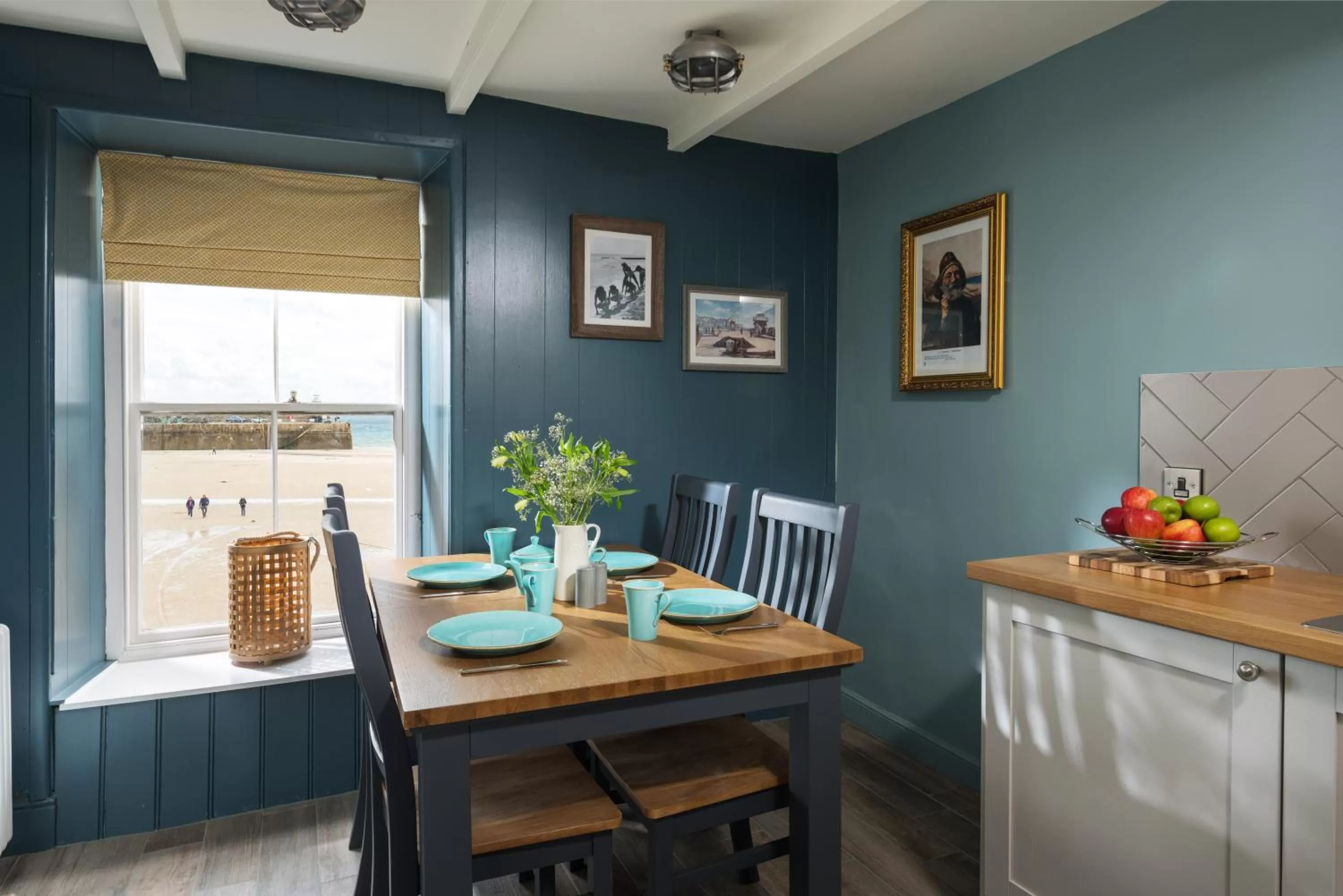 Kitchen or kitchenette in Lifeboat Inn