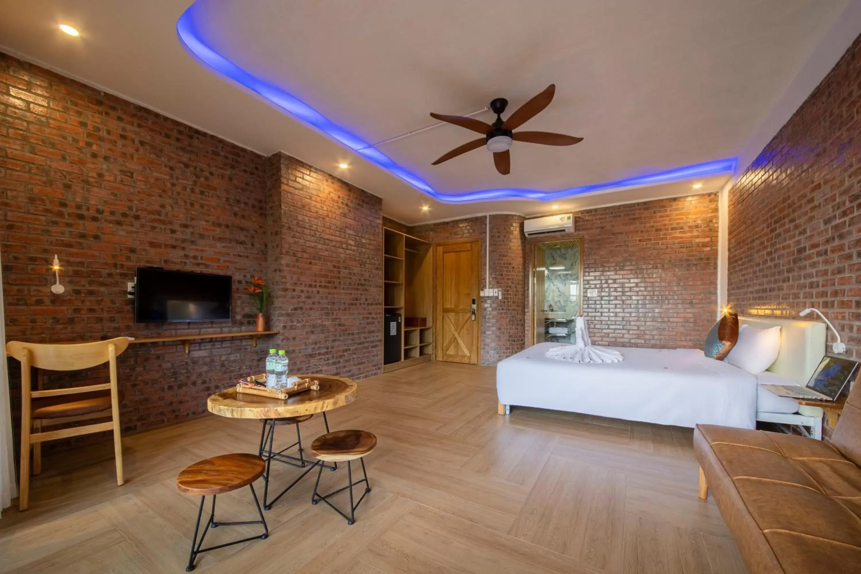 Deluxe Double Room with Balcony in Hoi An Golden Bamboo An Bang Beach Villa & Spa Deluxe Double Room with Balcony in Hoi An Golden Bamboo An Bang Beach Villa & Spa