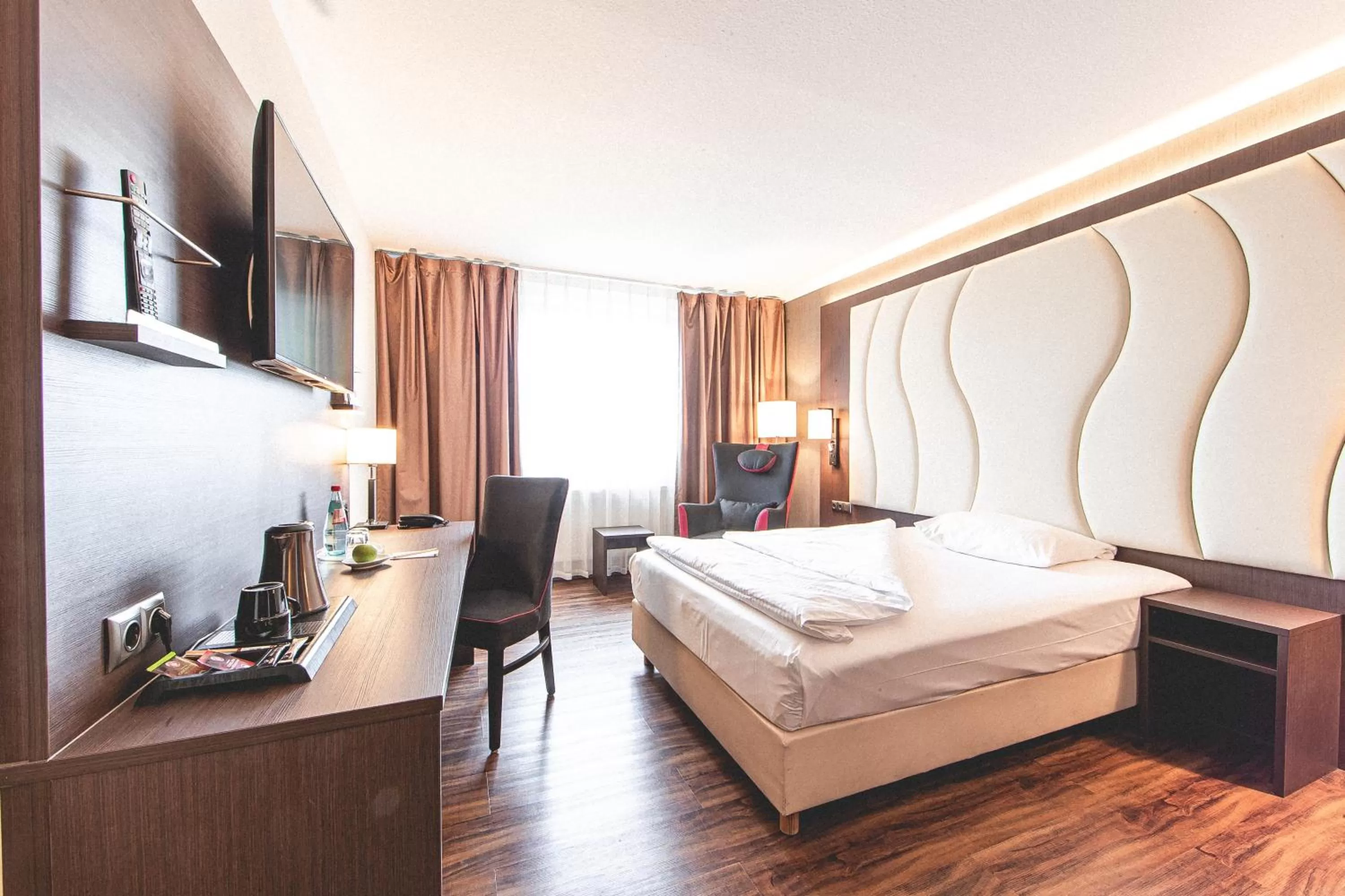 Photo of the whole room, Bed in PLAZA Hotel Hanau