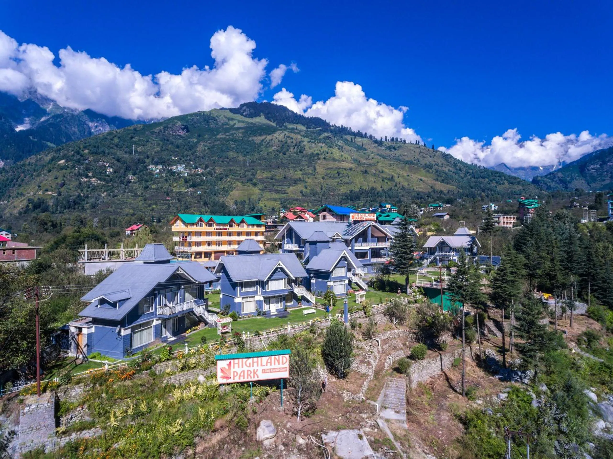 Property building in The Highland Park - A Truly River side Resort