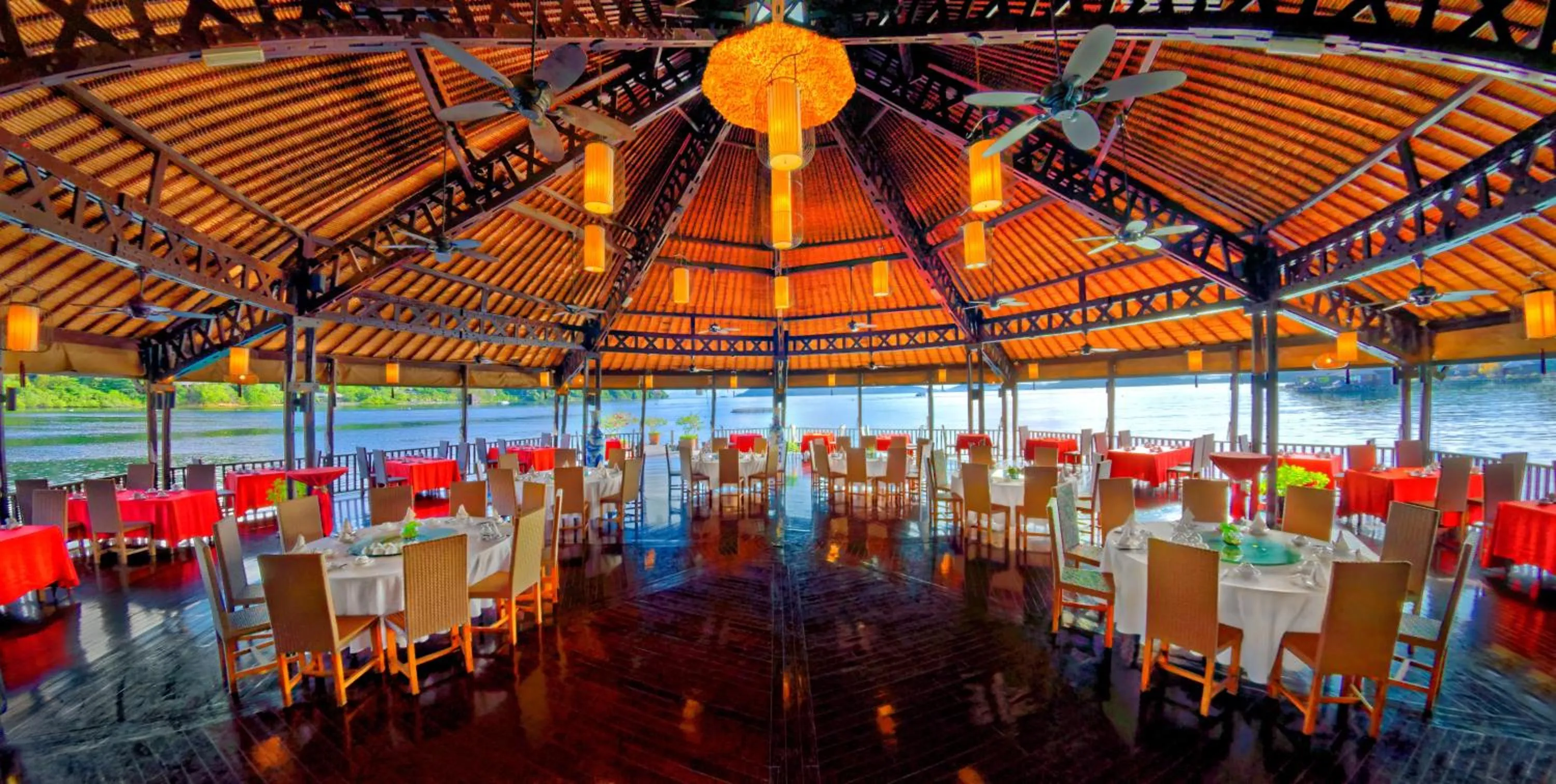 Restaurant/places to eat in Gayana Marine Resort