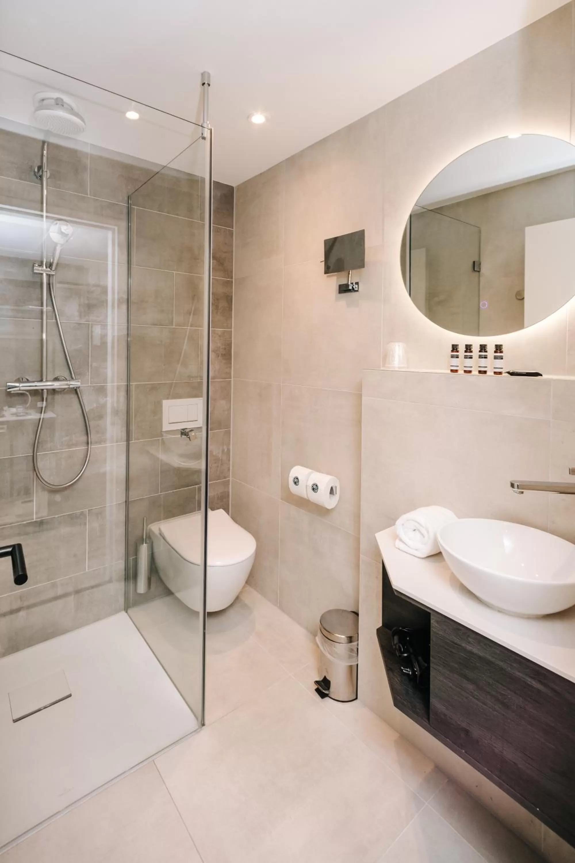 Shower in Amsterdam Beach Hotel