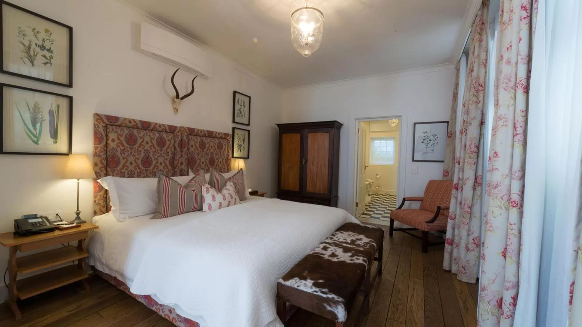 Bed in Drostdy Hotel