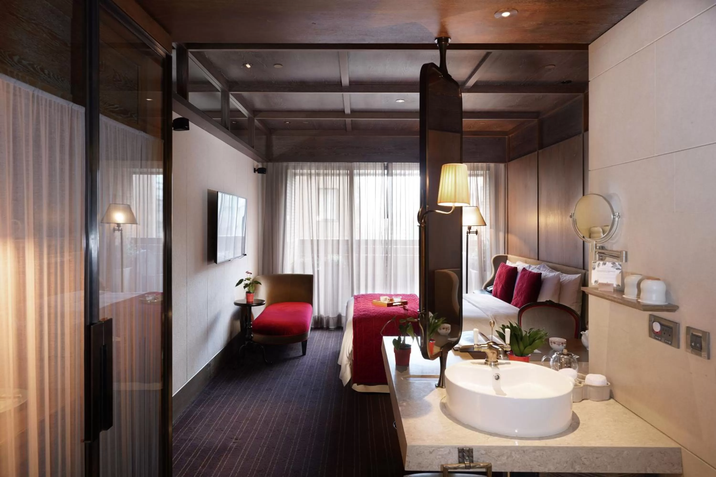 Seating area, Bed in Palais de Chine Hotel