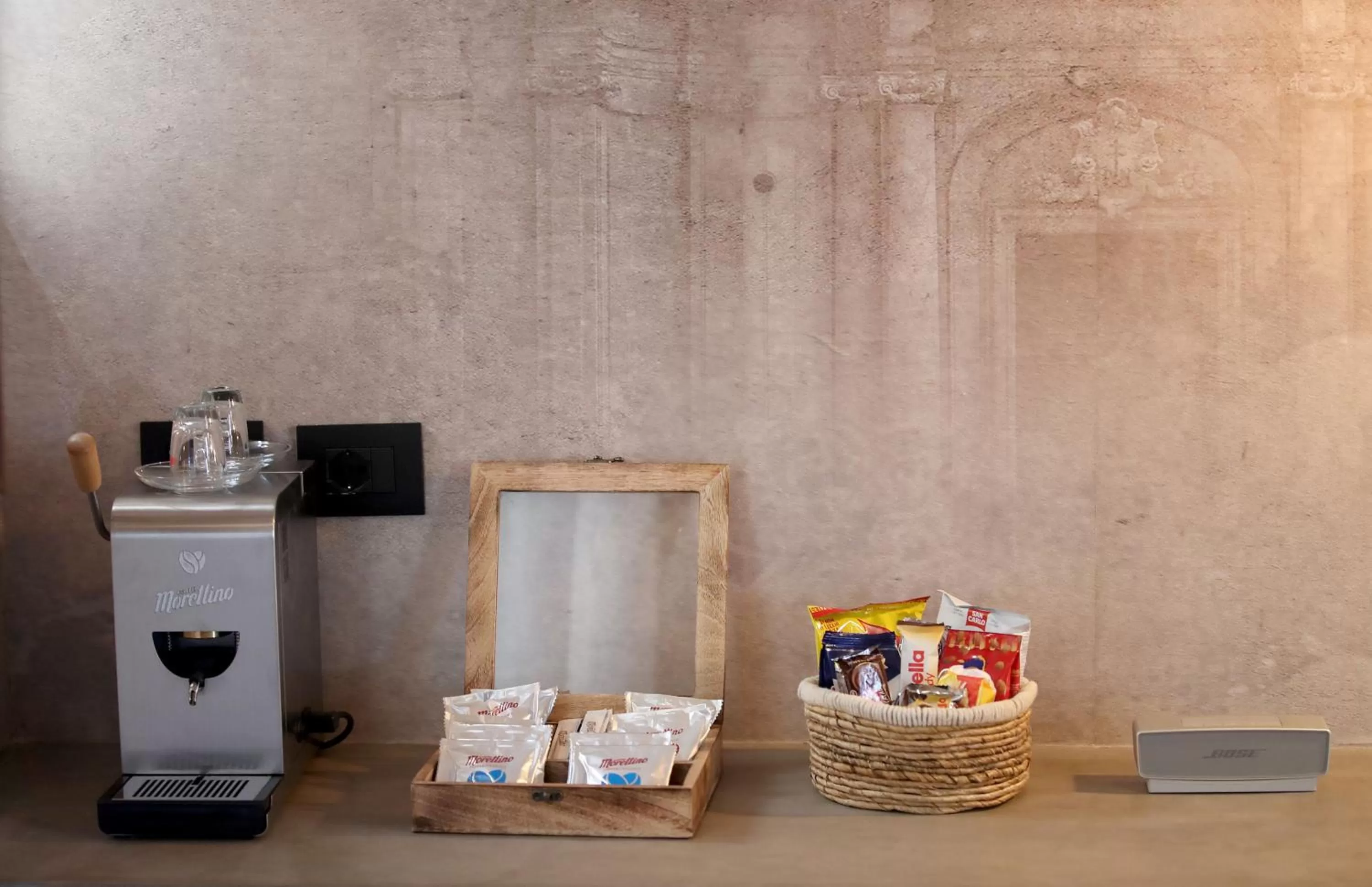 Coffee/tea facilities in Casa Nostra Luxury Suites & Spa