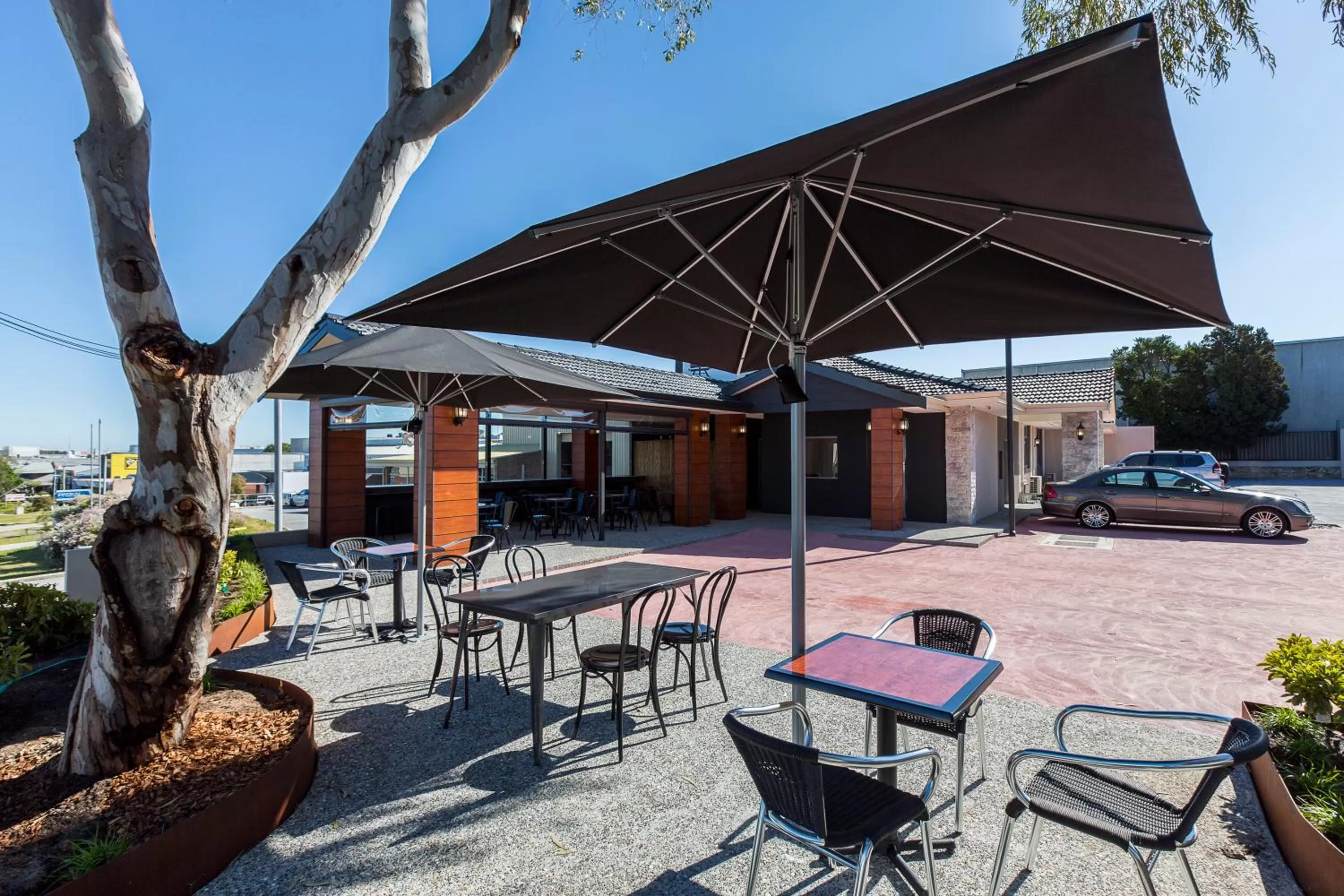 Restaurant/places to eat in Gallery Hotel