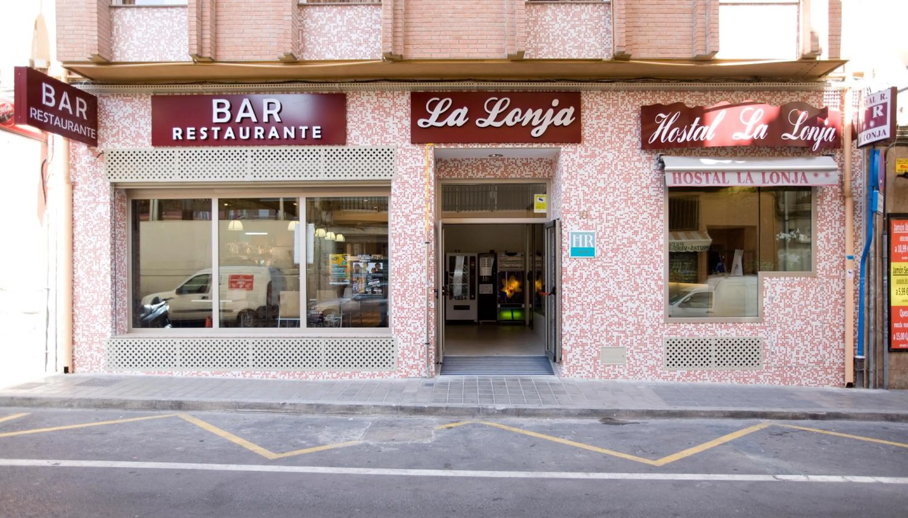 Facade/entrance in La Lonja