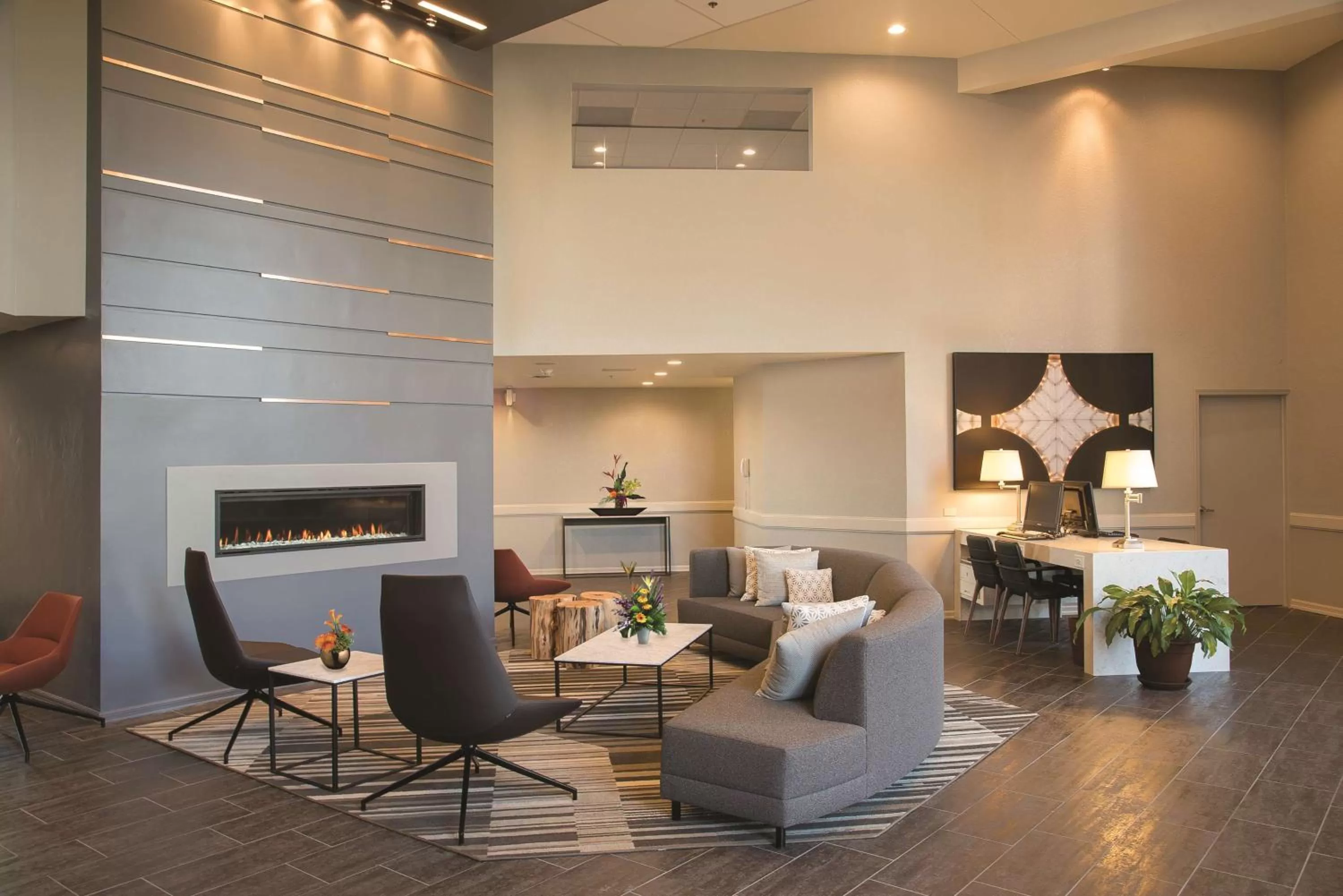 Lobby or reception in DoubleTree by Hilton Racine Harbourwalk