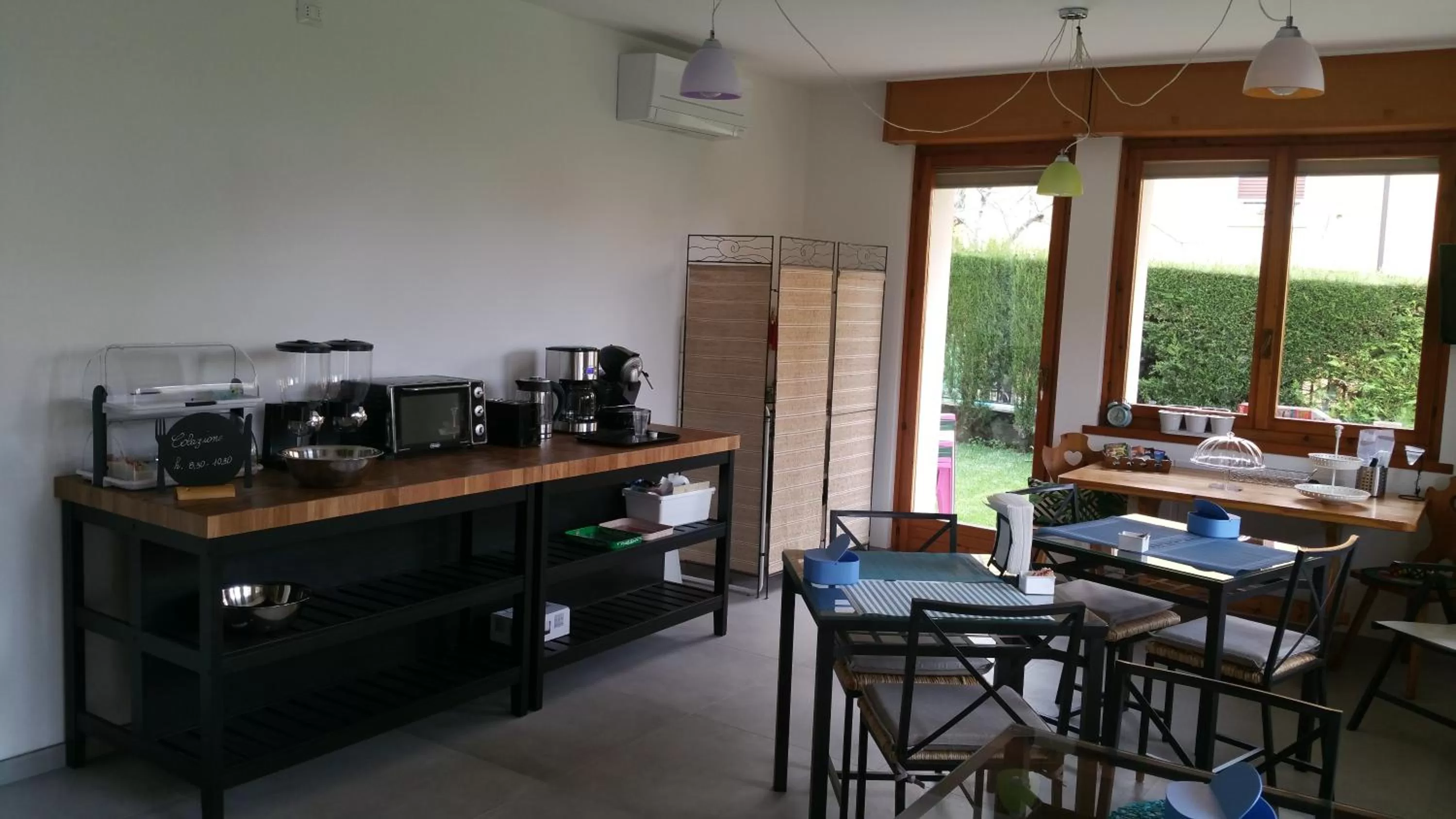 Communal lounge/ TV room, Restaurant/Places to Eat in Il Sole e la Luna B&B in Garda