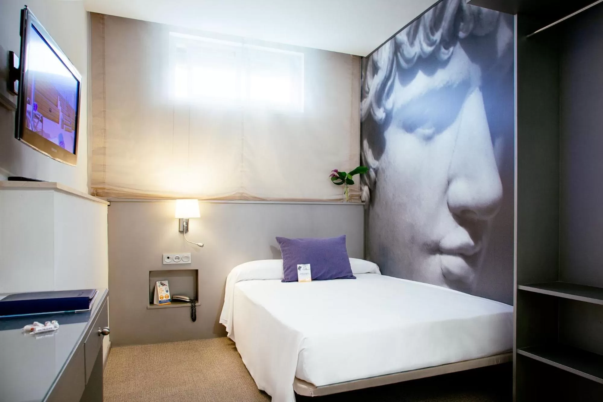 Bed in Globales Acis y Galatea