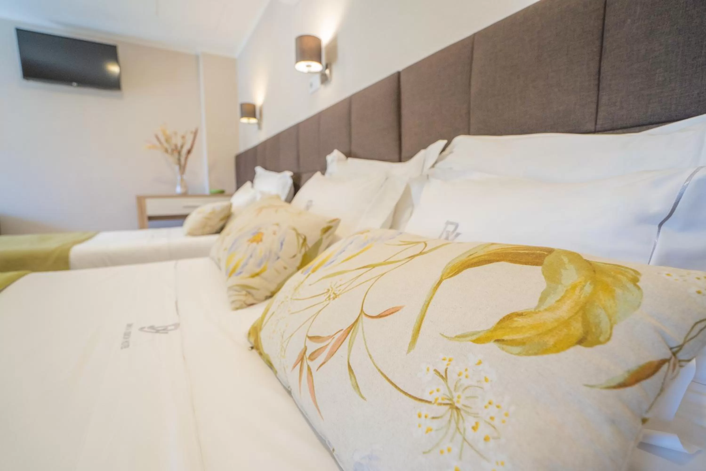 Bed in Dinya Lisbon Hotel