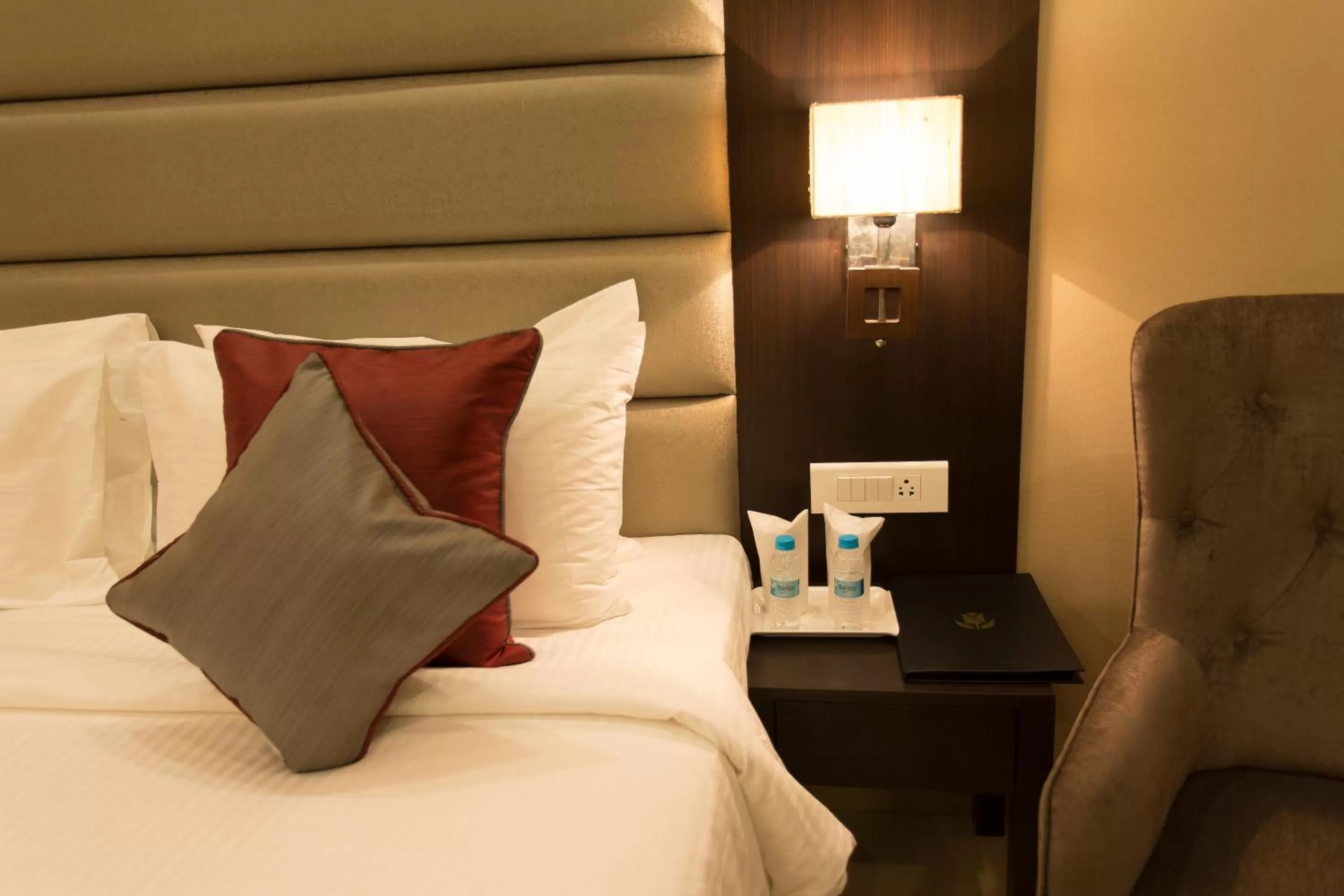 Bedroom, Bed in Golden Tulip Saltlake Kolkata