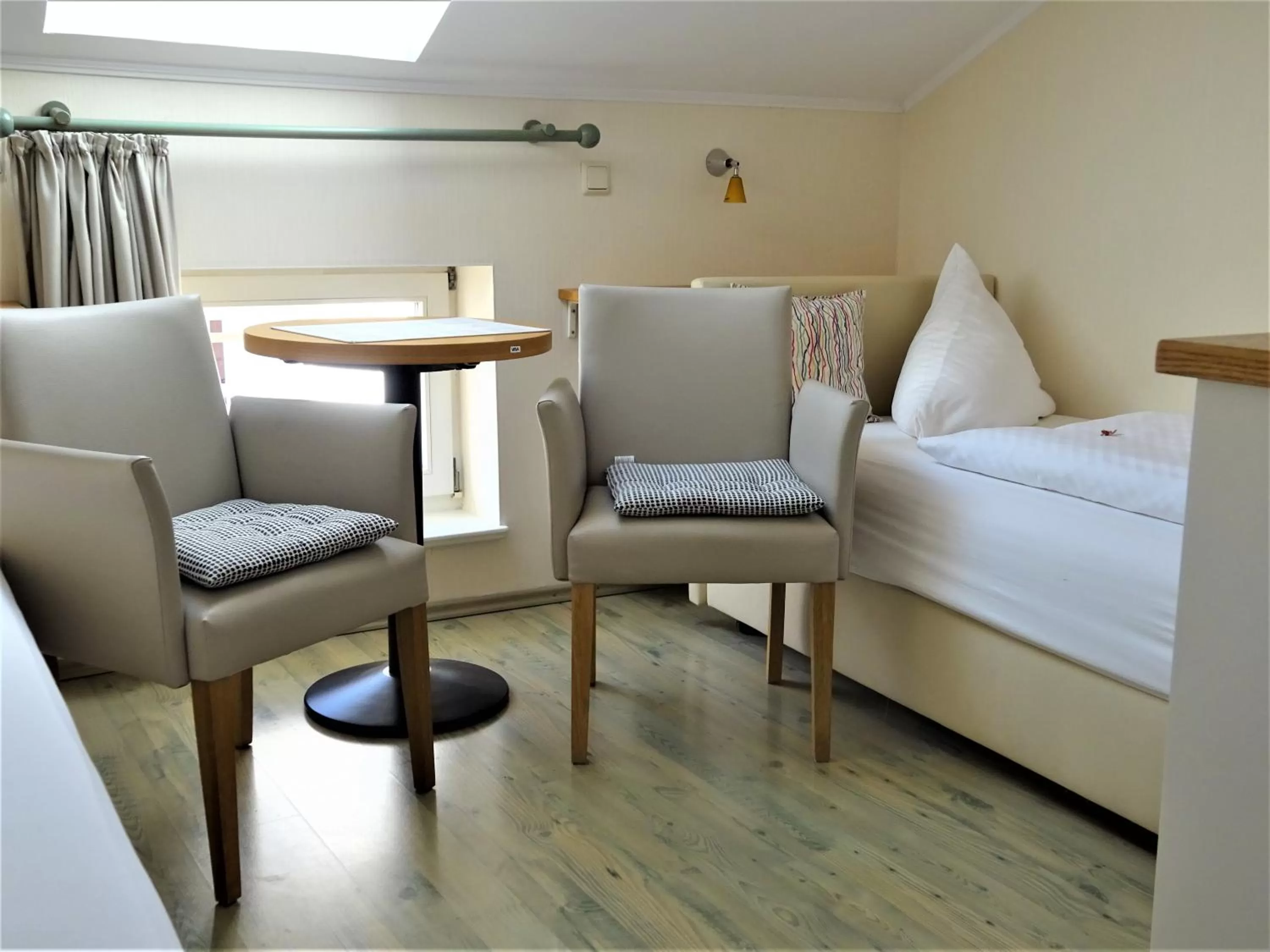 Bed, Seating Area in Pension Zur Fährbrücke