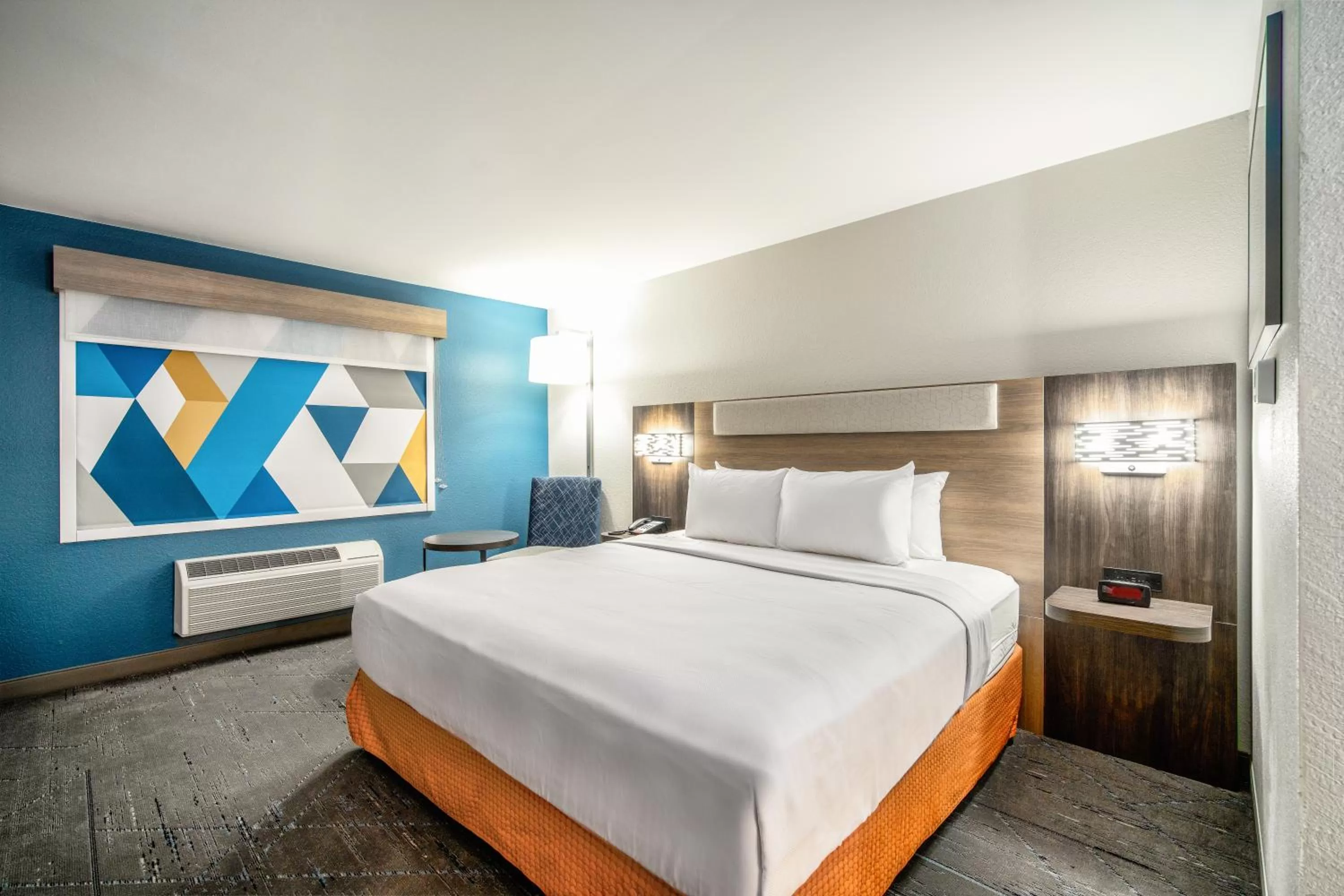 Bedroom in Holiday Inn Express & Suites Phoenix - Mesa West by IHG
