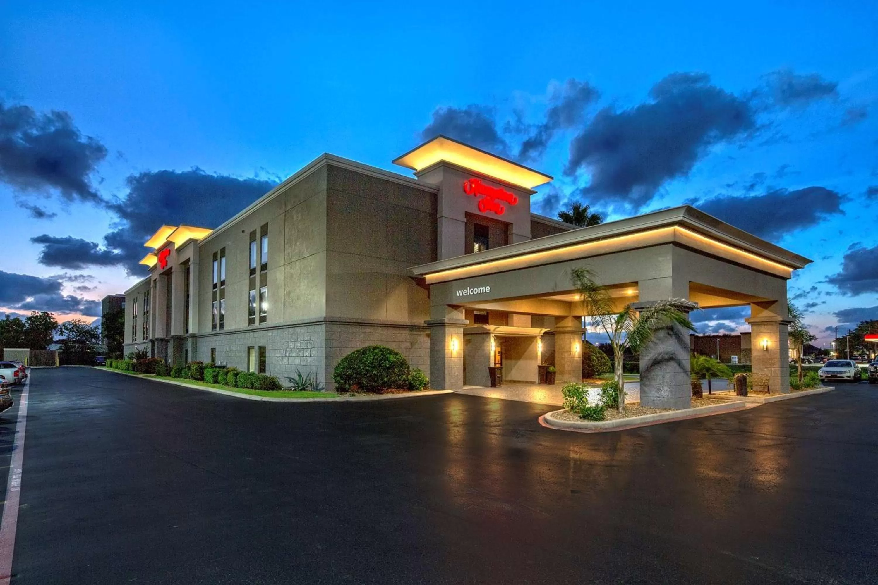 Property building in Hampton Inn Houston Baytown