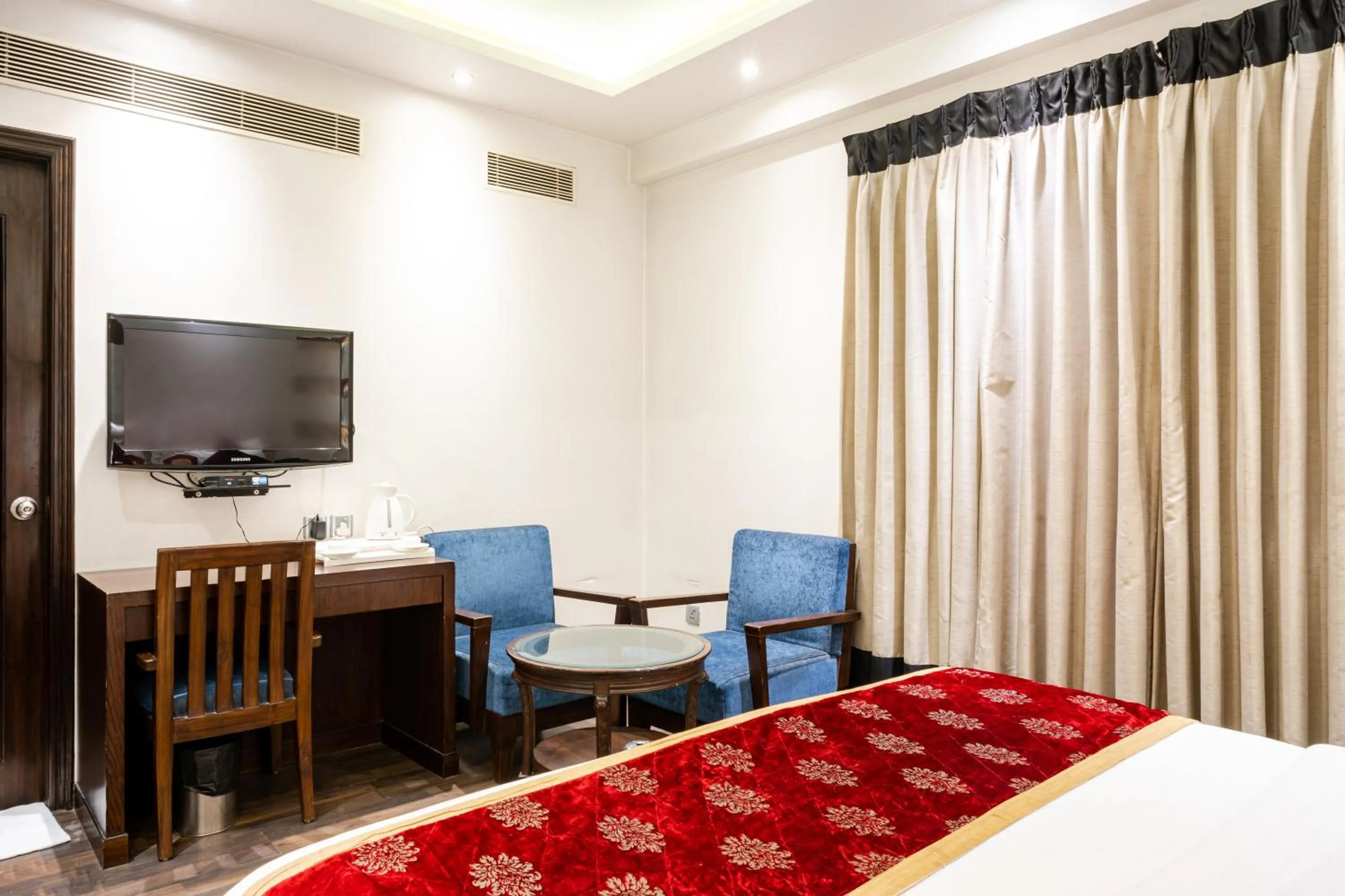 TV and multimedia, Bed in Hotel Grand Godwin - Near New Delhi Railway Station - Paharganj