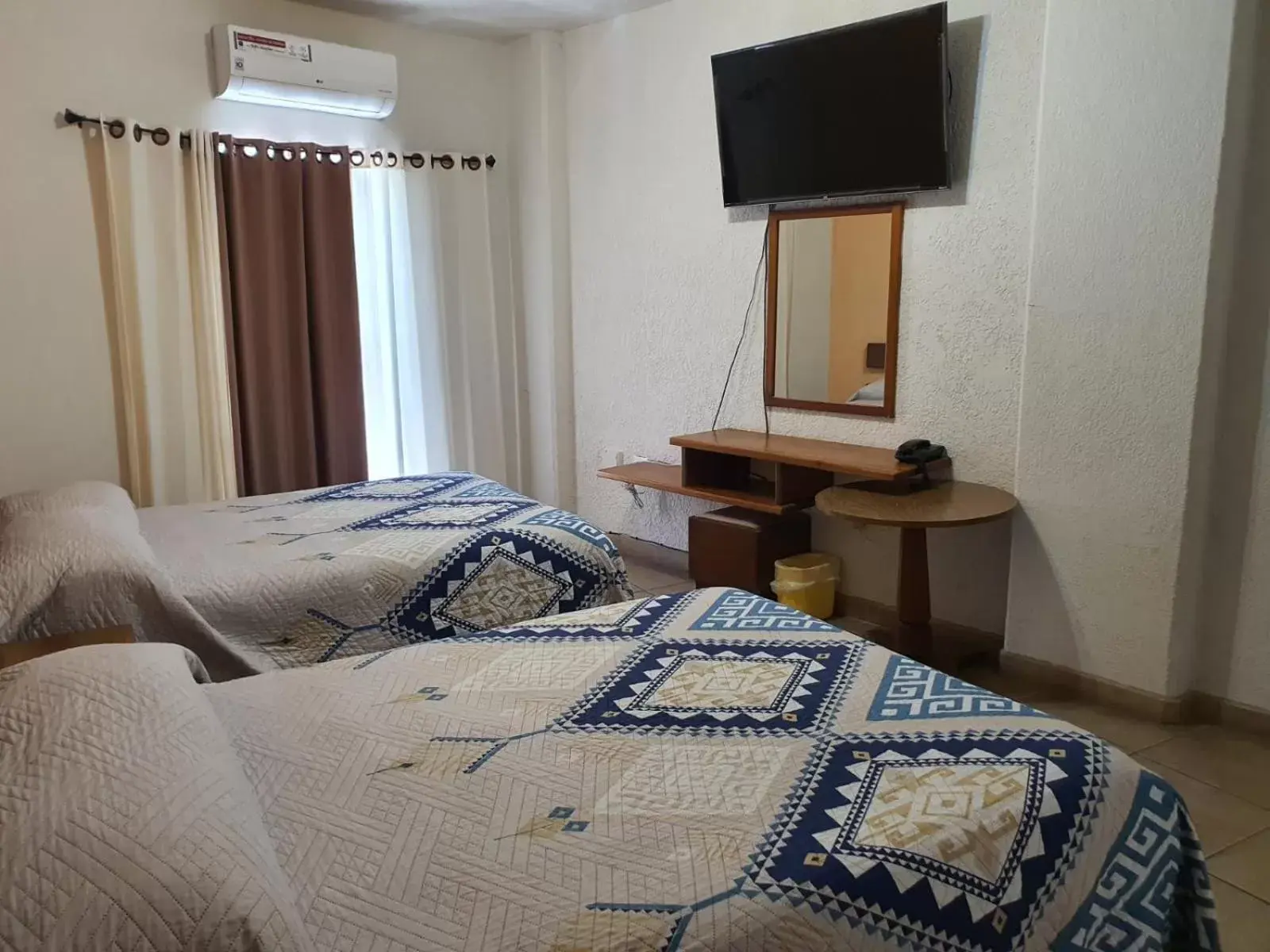 Standard Quadruple Room in HOTEL PLAZA Standard Quadruple Room in HOTEL PLAZA