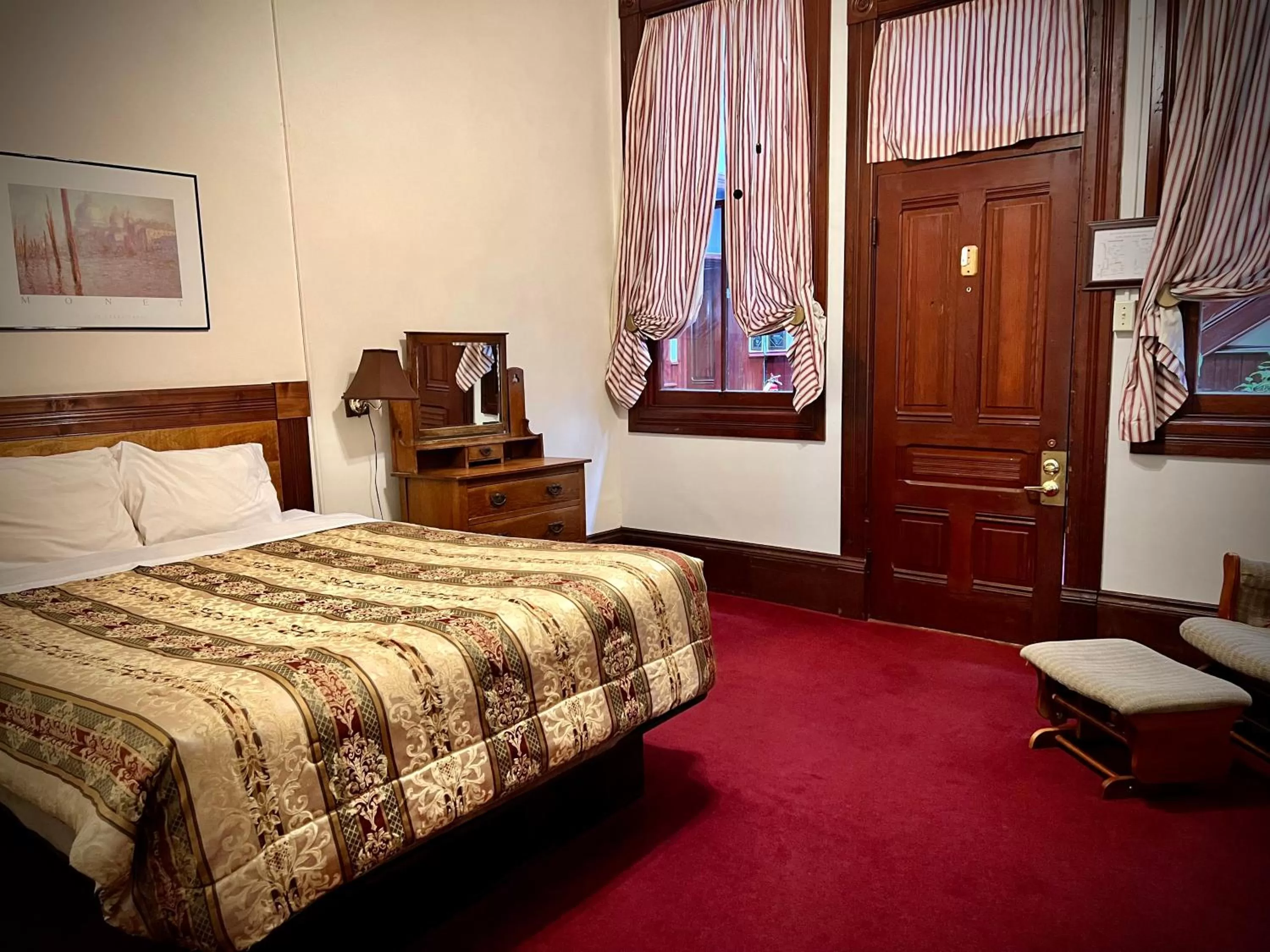 Bed in The Monarch Hotel