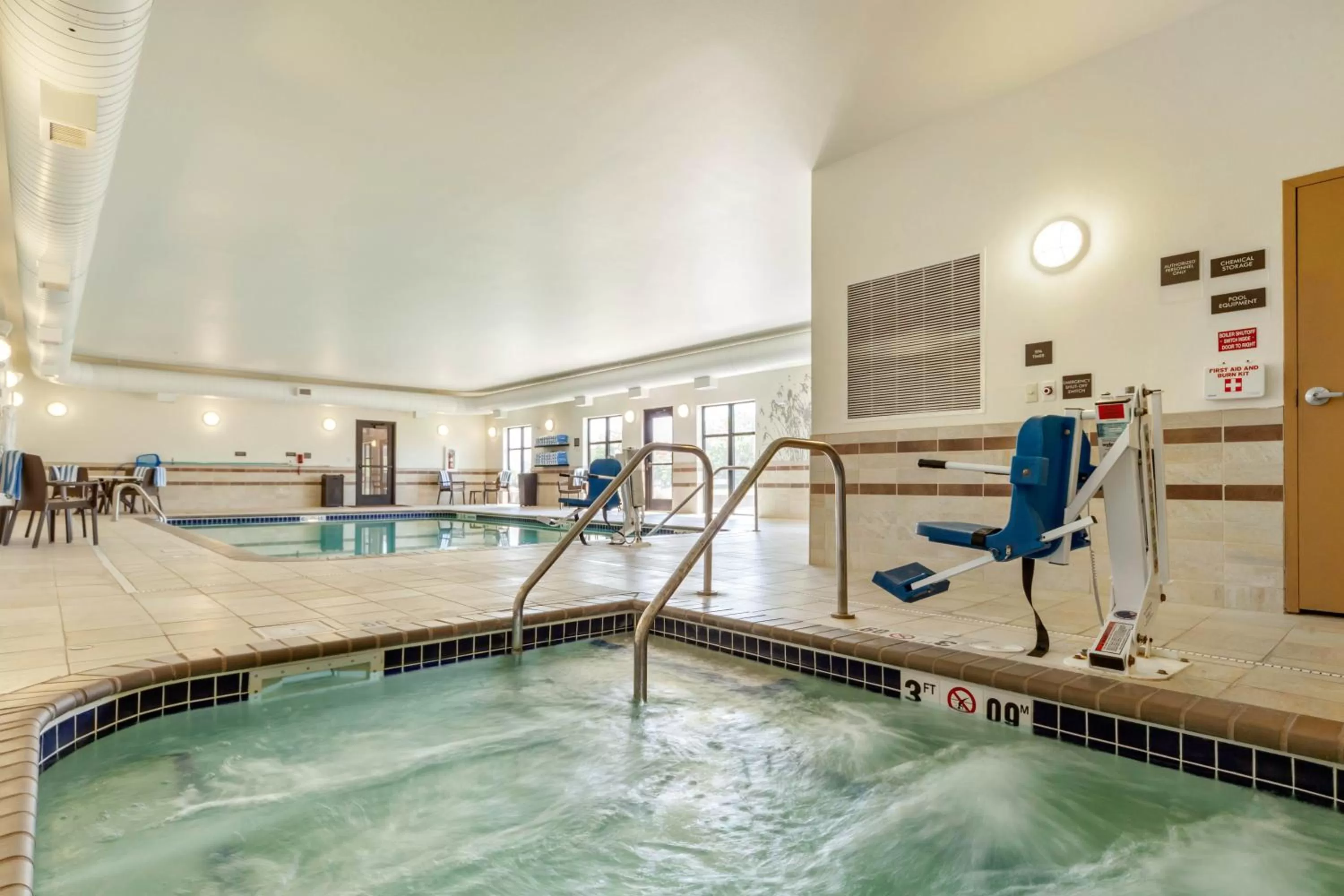 Swimming pool in MainStay Suites Lincoln University Area
