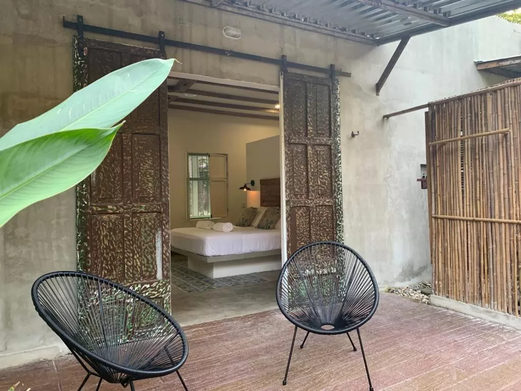 Shower, Seating Area in Waka Hotel Rural