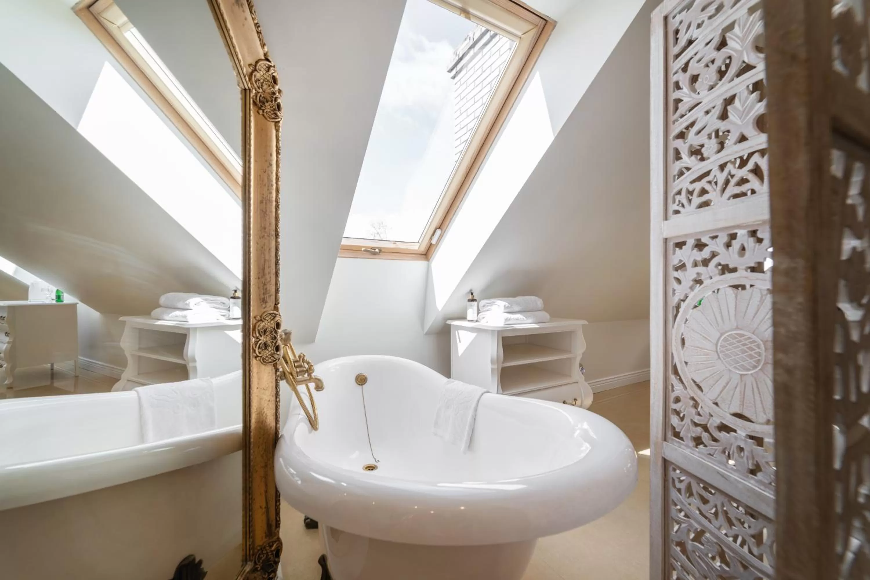 Bath, Bathroom in Pensjonat & Restauracja Admirał