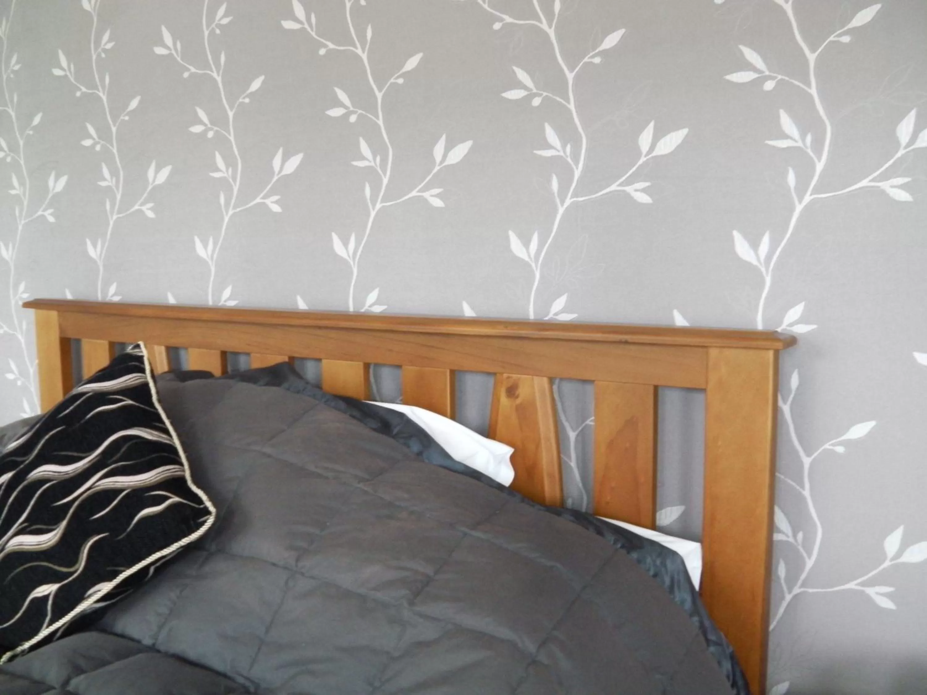 Bed in Golfcourse Road Chalets and Lodge