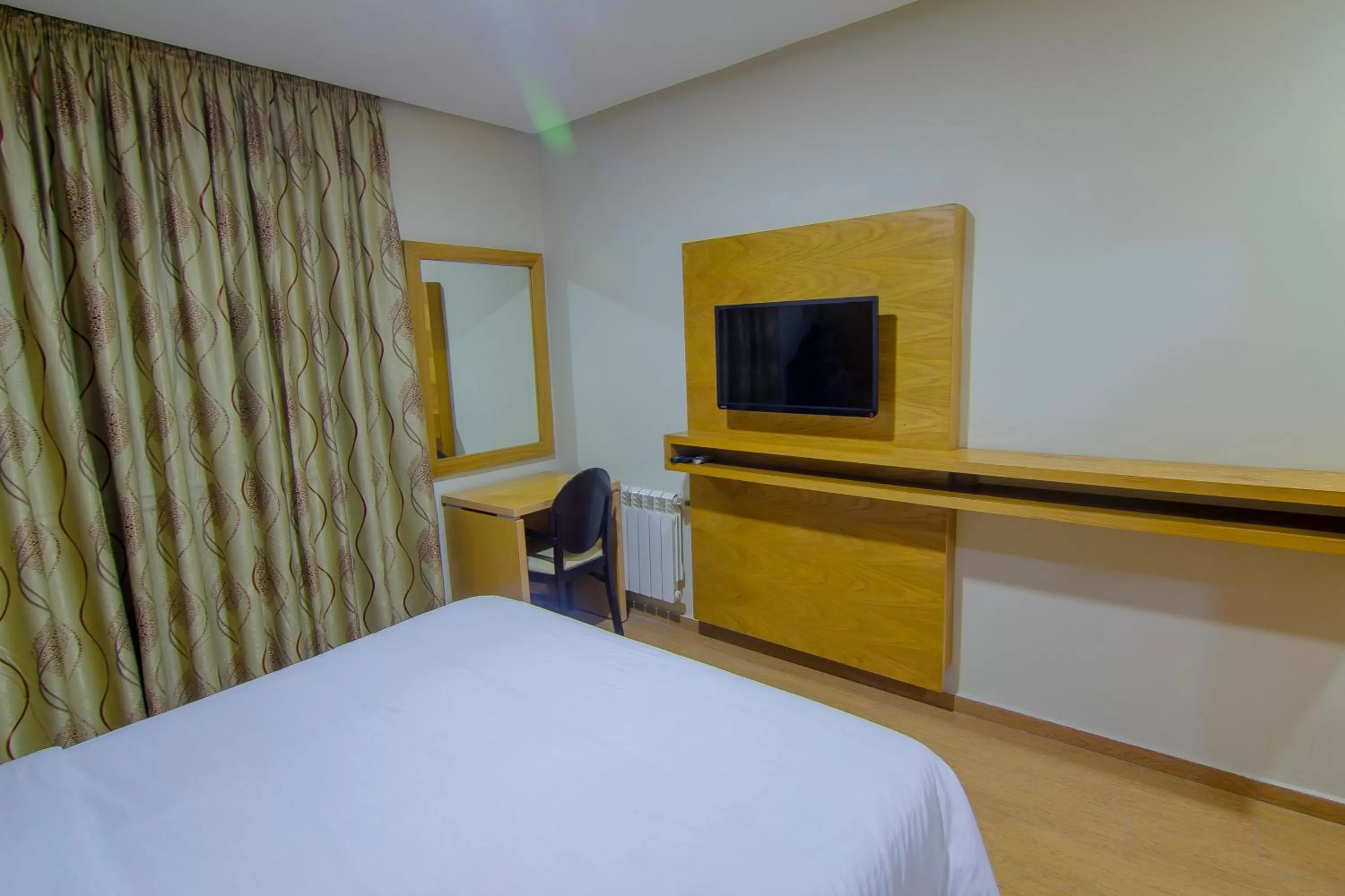 Communal lounge/ TV room, Bed in Hotel vallee ziz